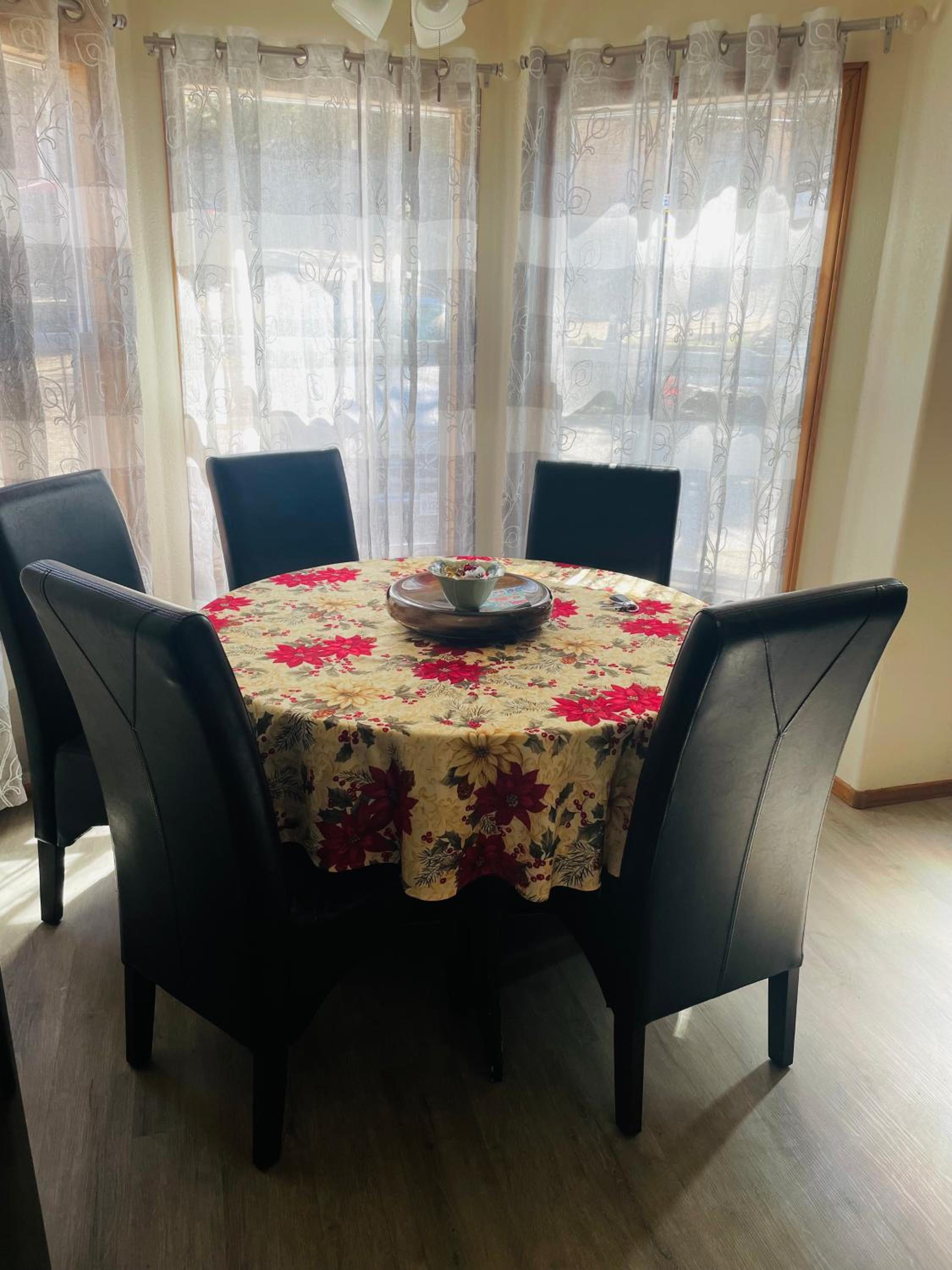 Newly Renovated Cheerful 3-bedroom House view 5