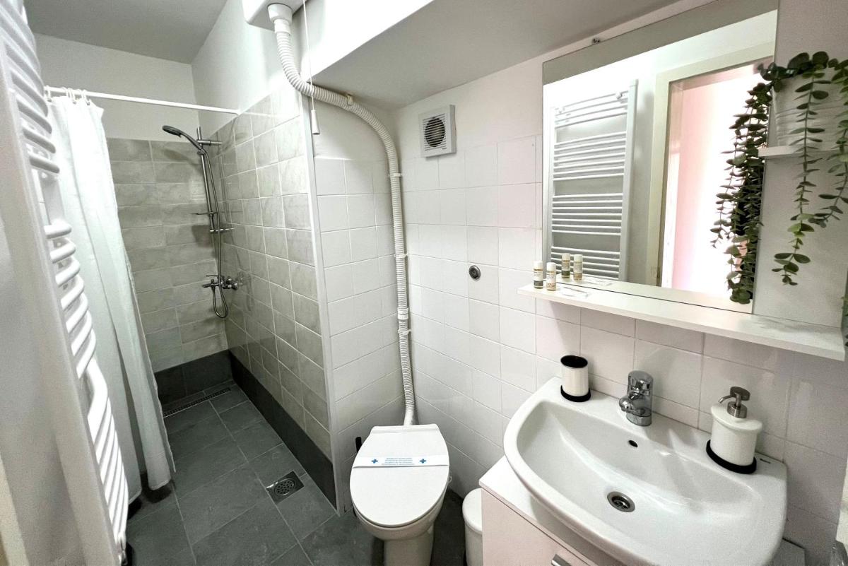 Apartment Near Old Town, FREE PARKING & Huge Garden