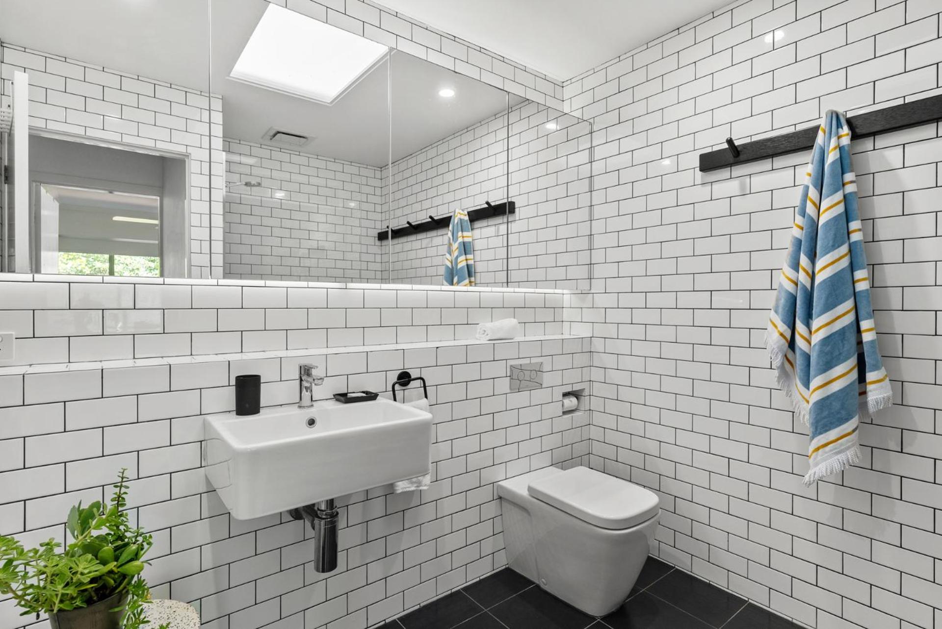 surfside6 @ james cook - Clarkes Beach