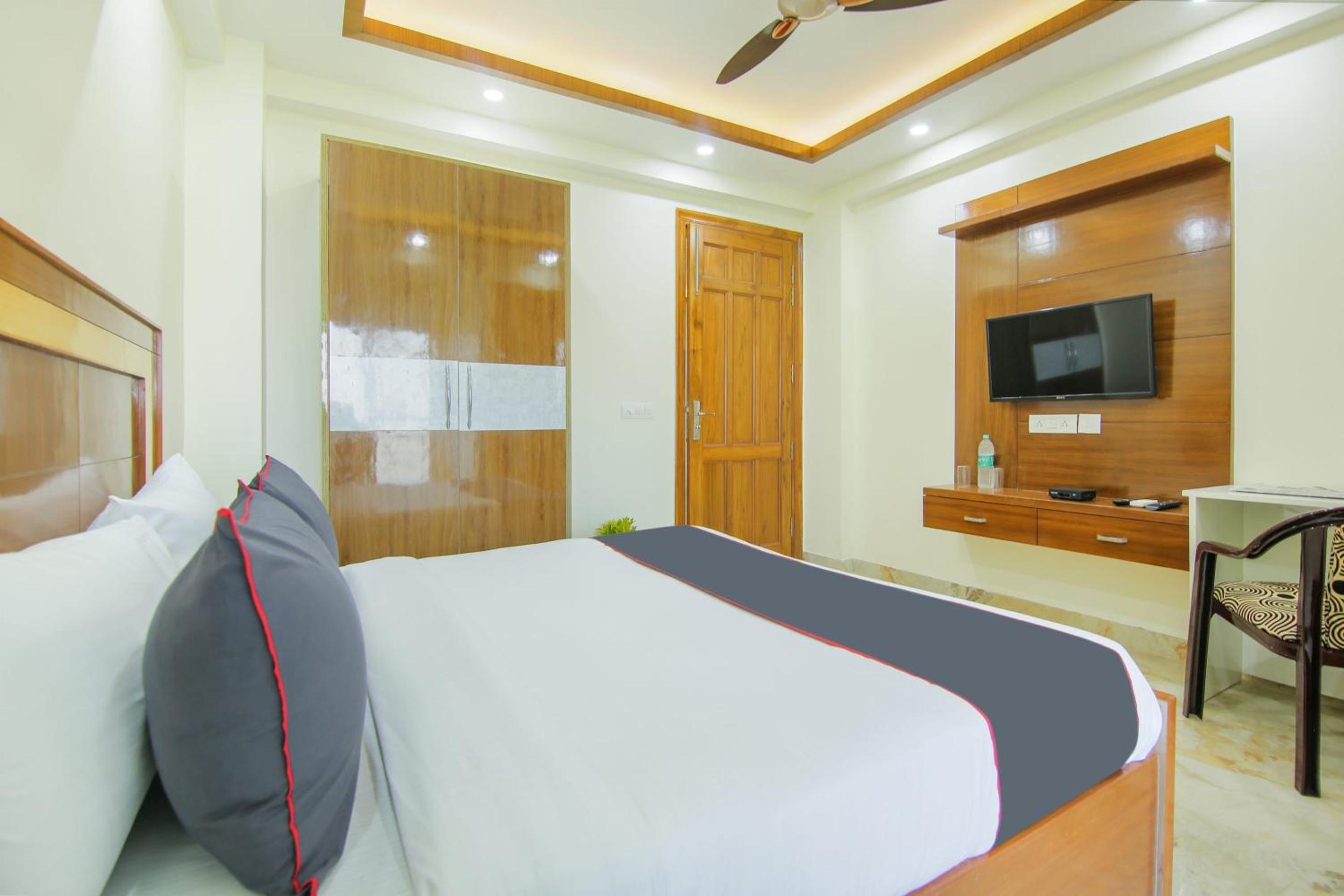 Collection O Corporate Suite Near Omaxe Celebration Mall view 2