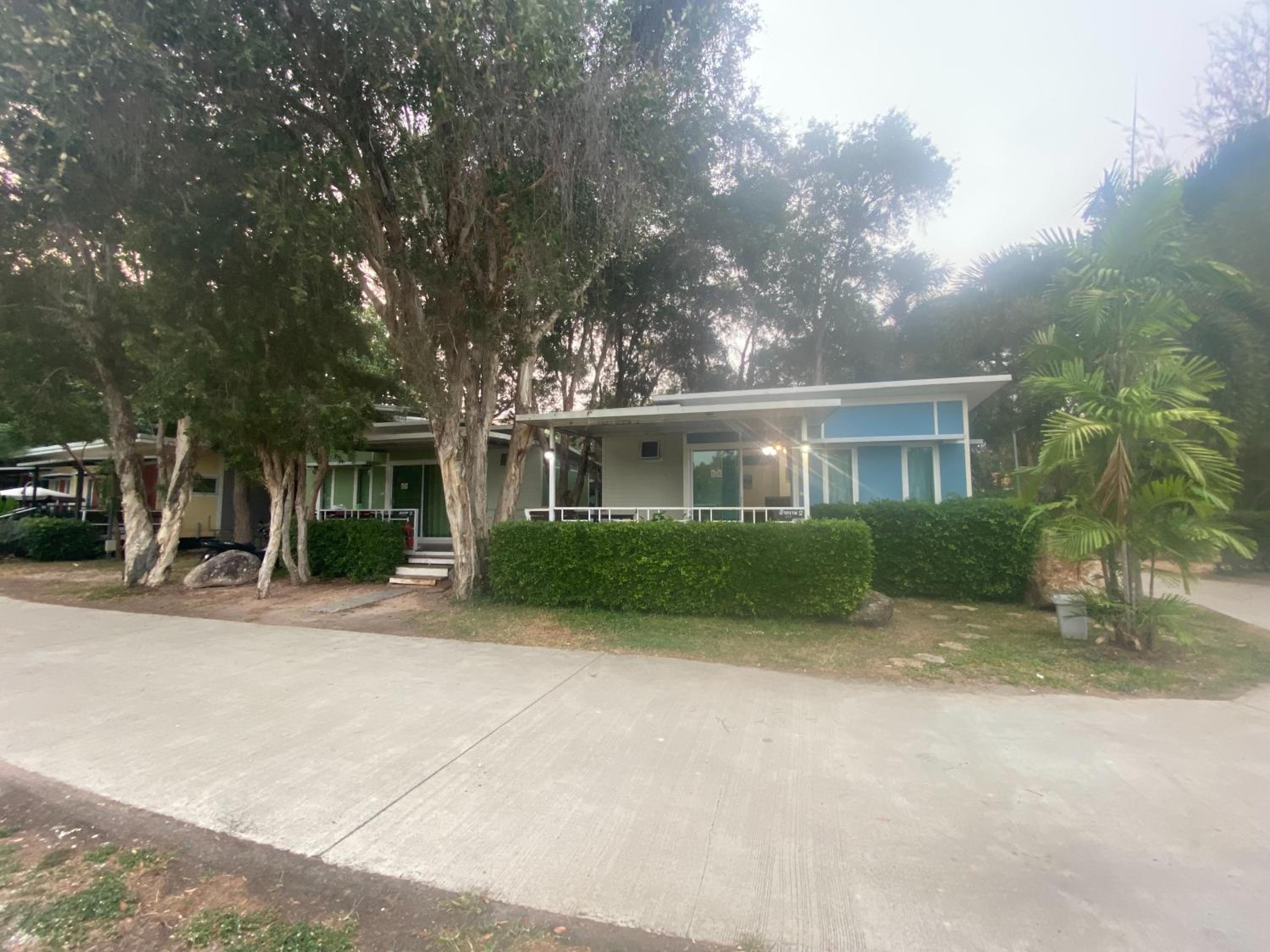 Rayonghouse Resort