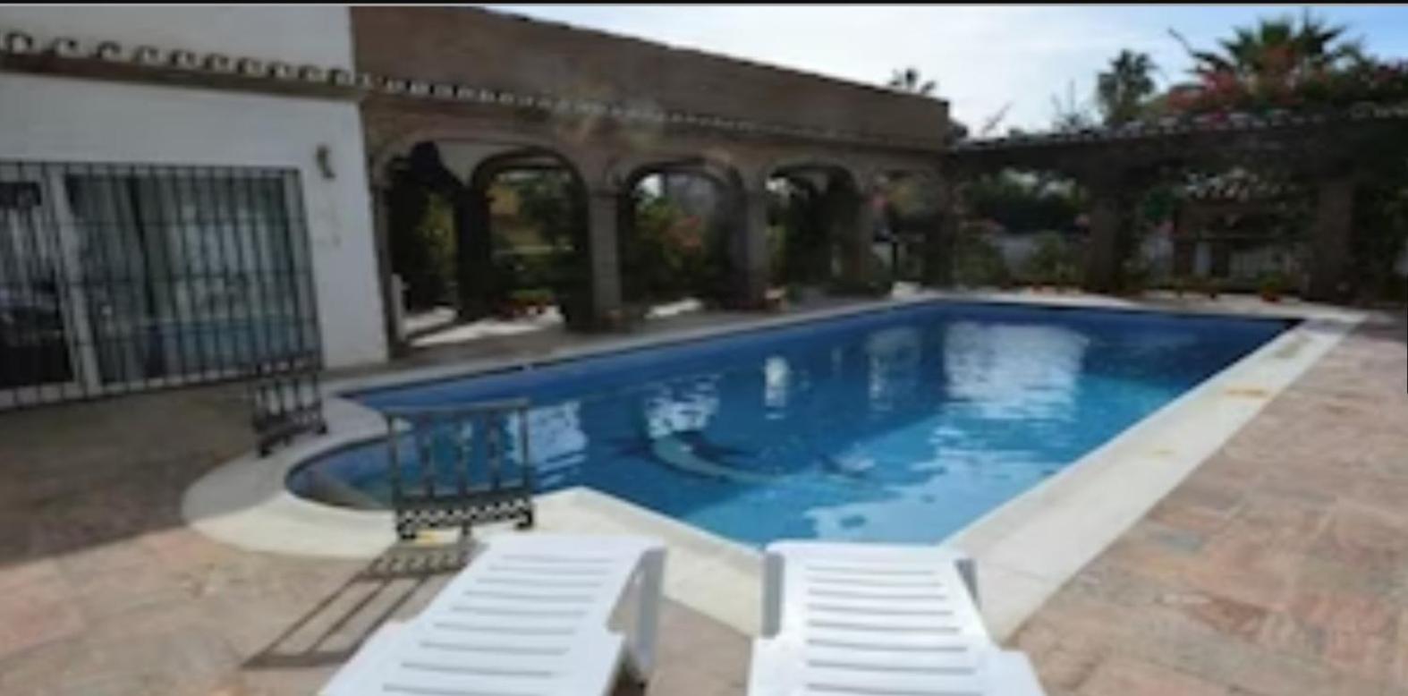 espectacular villa puerto marina playa