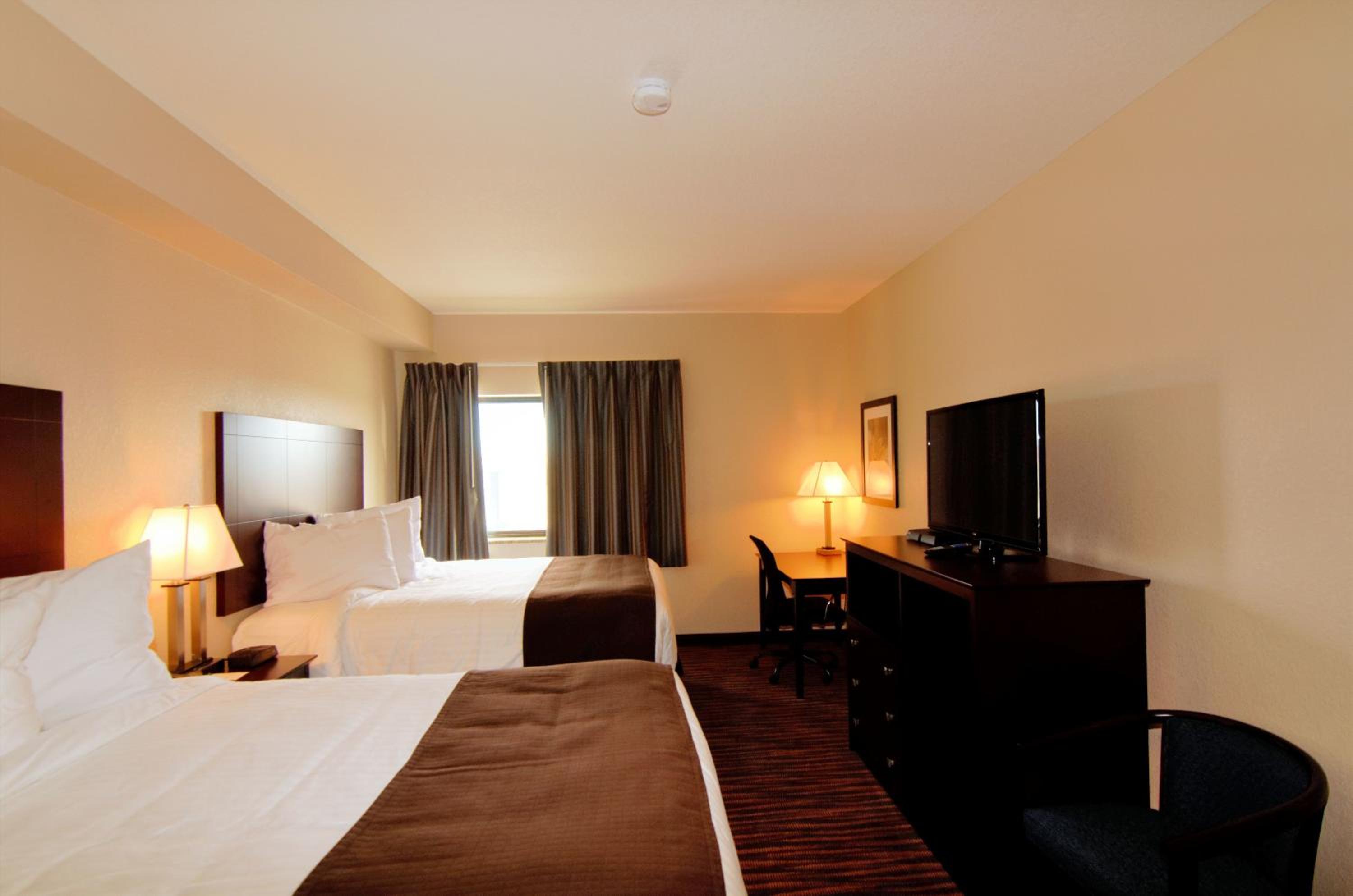 Cobblestone Inn & Suites - Denison | Oak Ridge