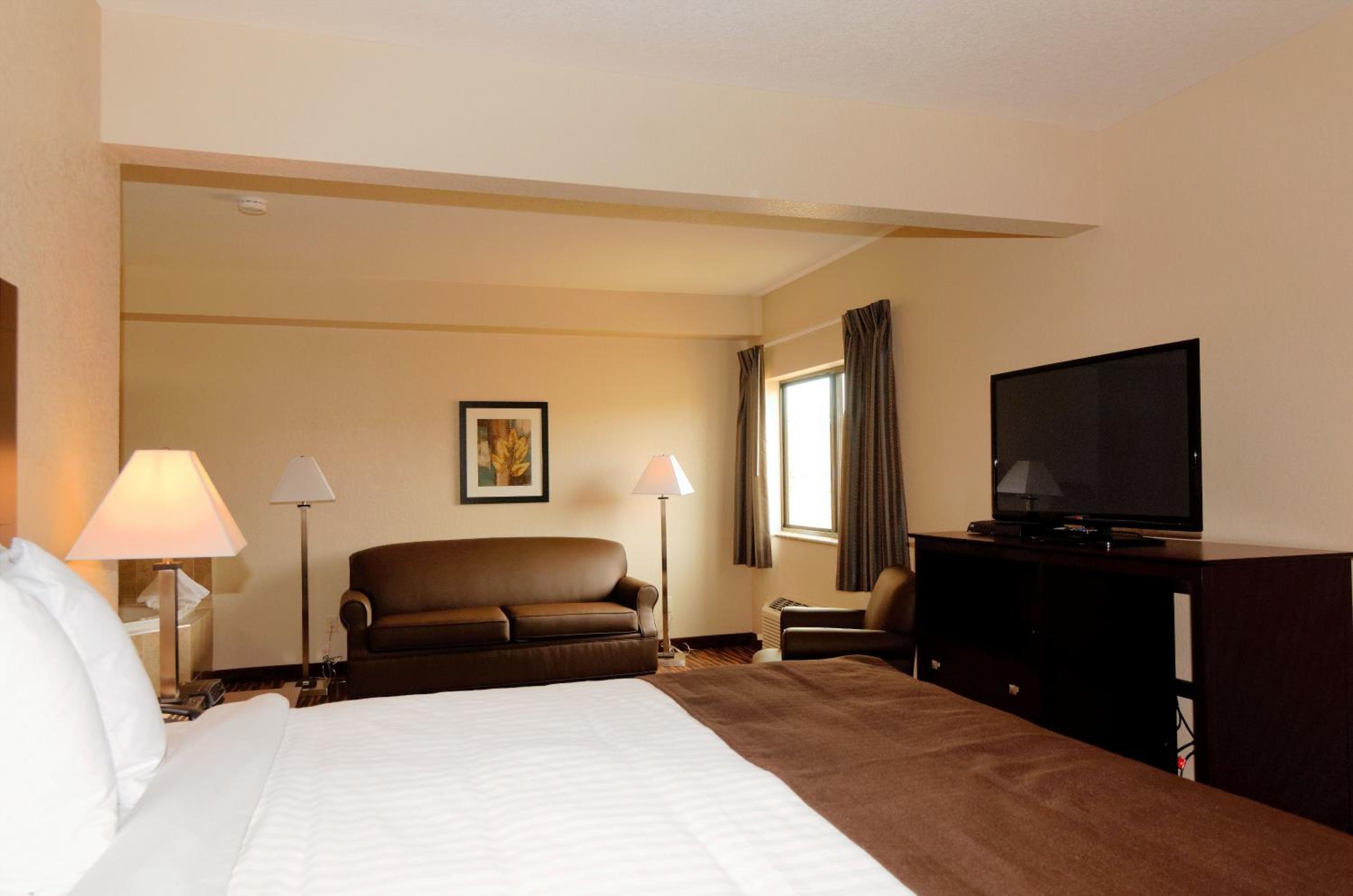 Cobblestone Inn & Suites - Denison | Oak Ridge