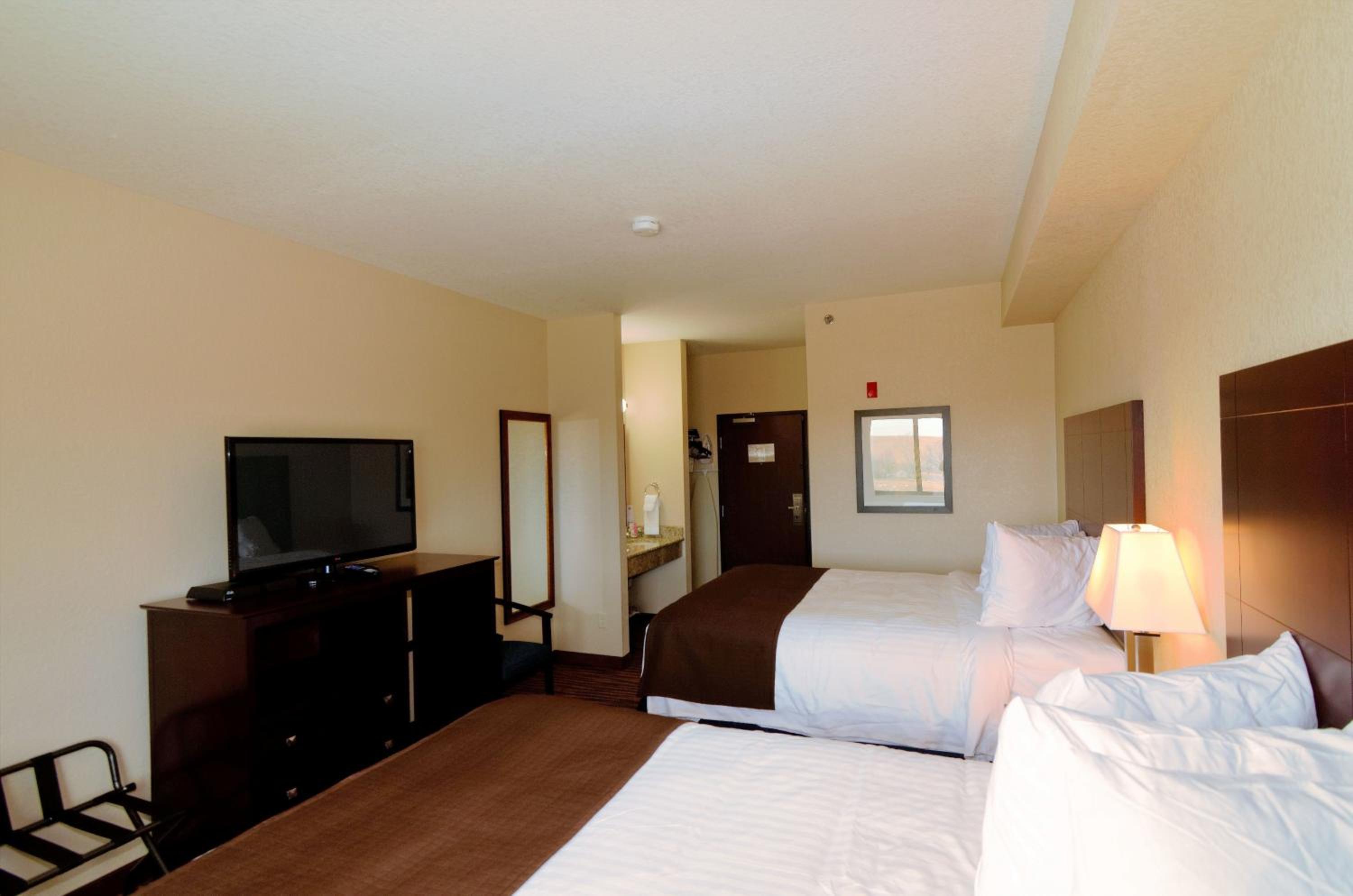 Cobblestone Inn & Suites - Denison | Oak Ridge
