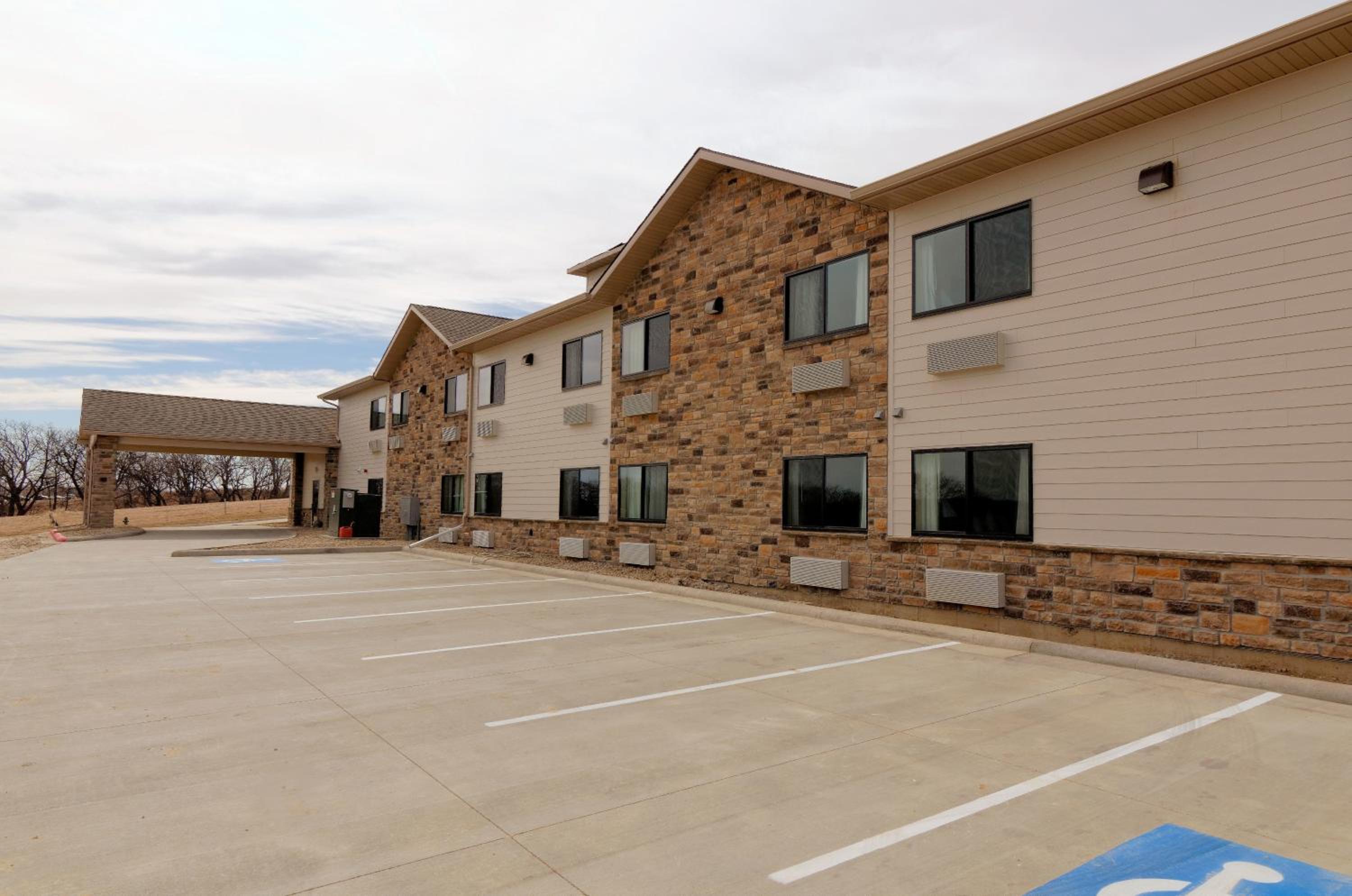Cobblestone Inn & Suites - Denison | Oak Ridge