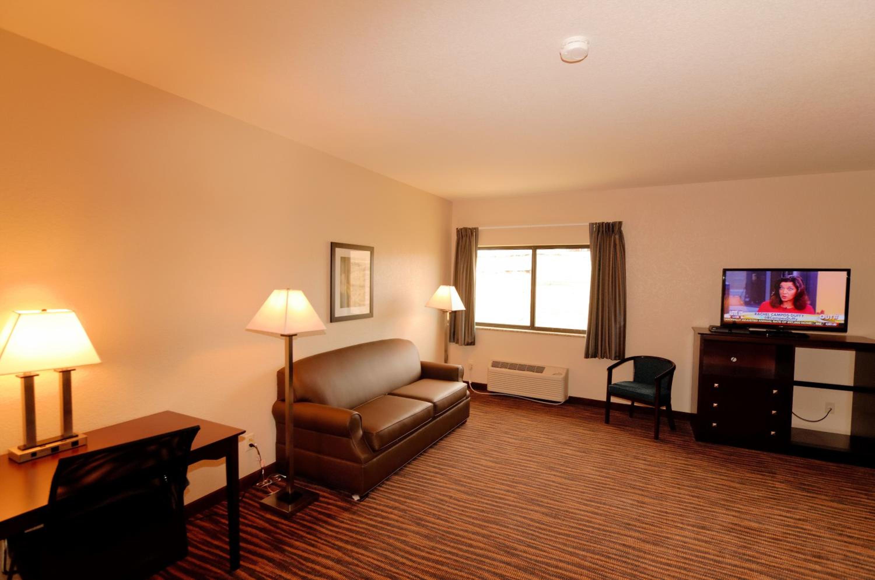 Cobblestone Inn & Suites - Denison | Oak Ridge