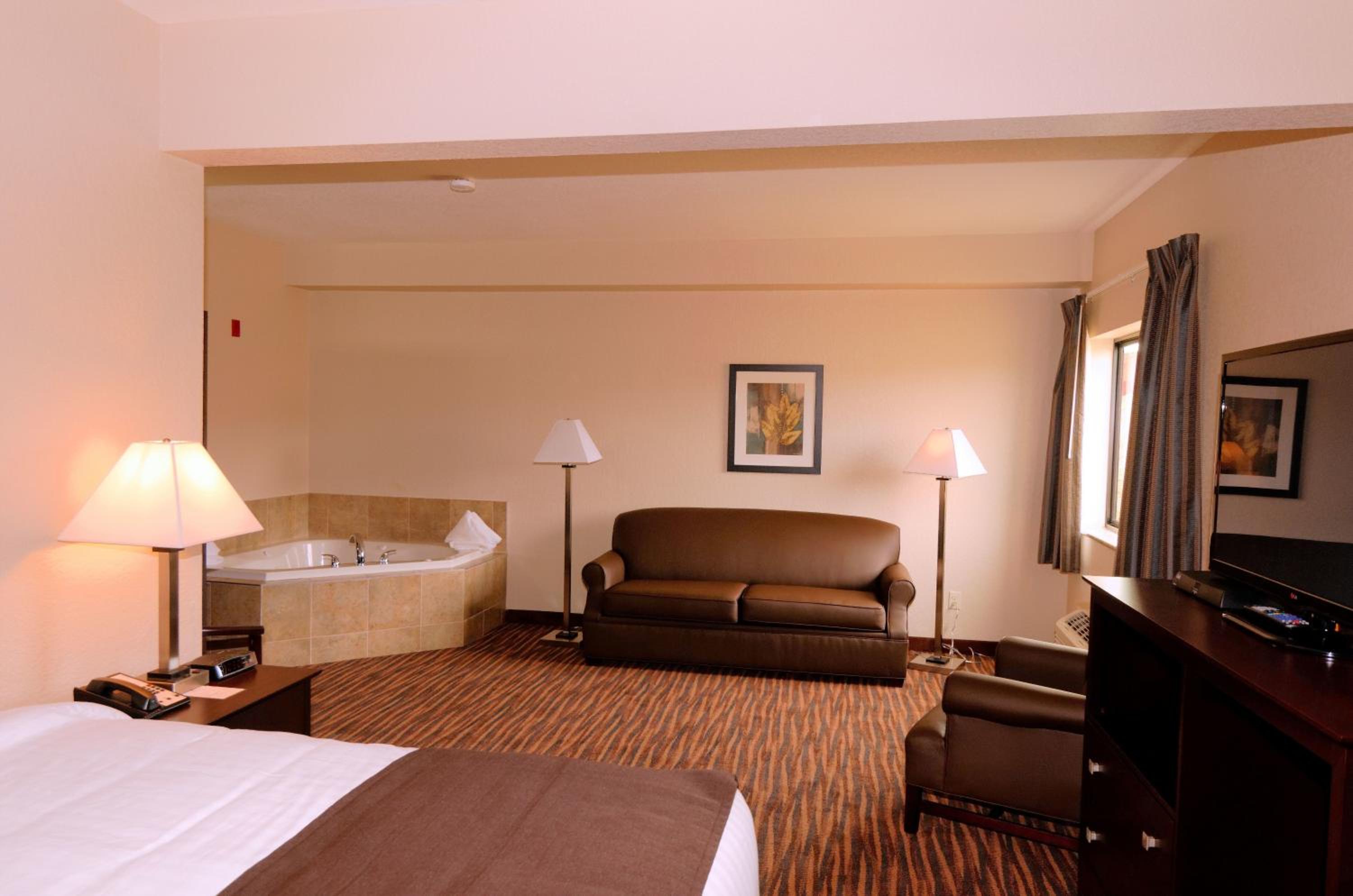 Cobblestone Inn & Suites - Denison | Oak Ridge