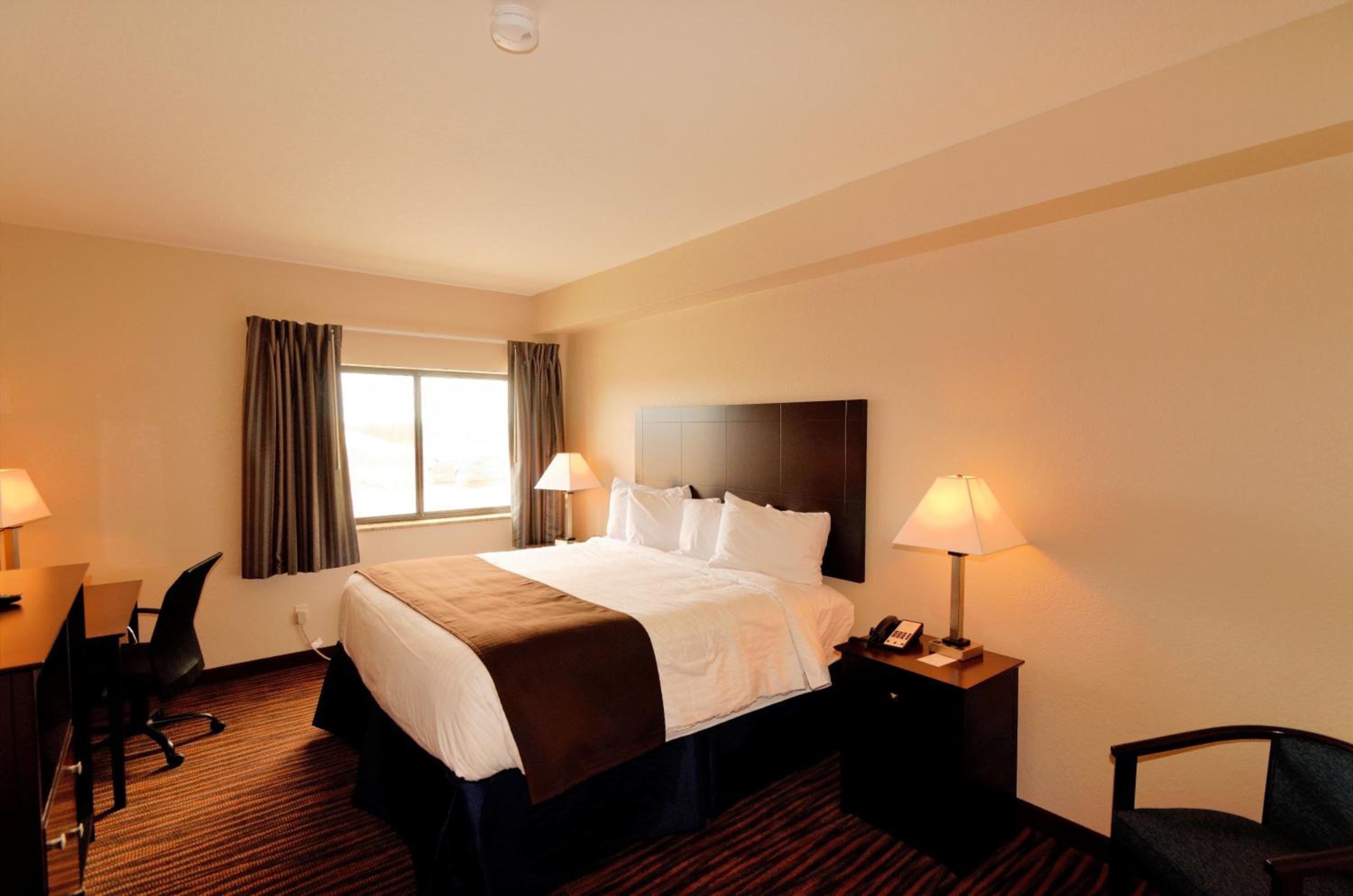 Cobblestone Inn & Suites - Denison | Oak Ridge
