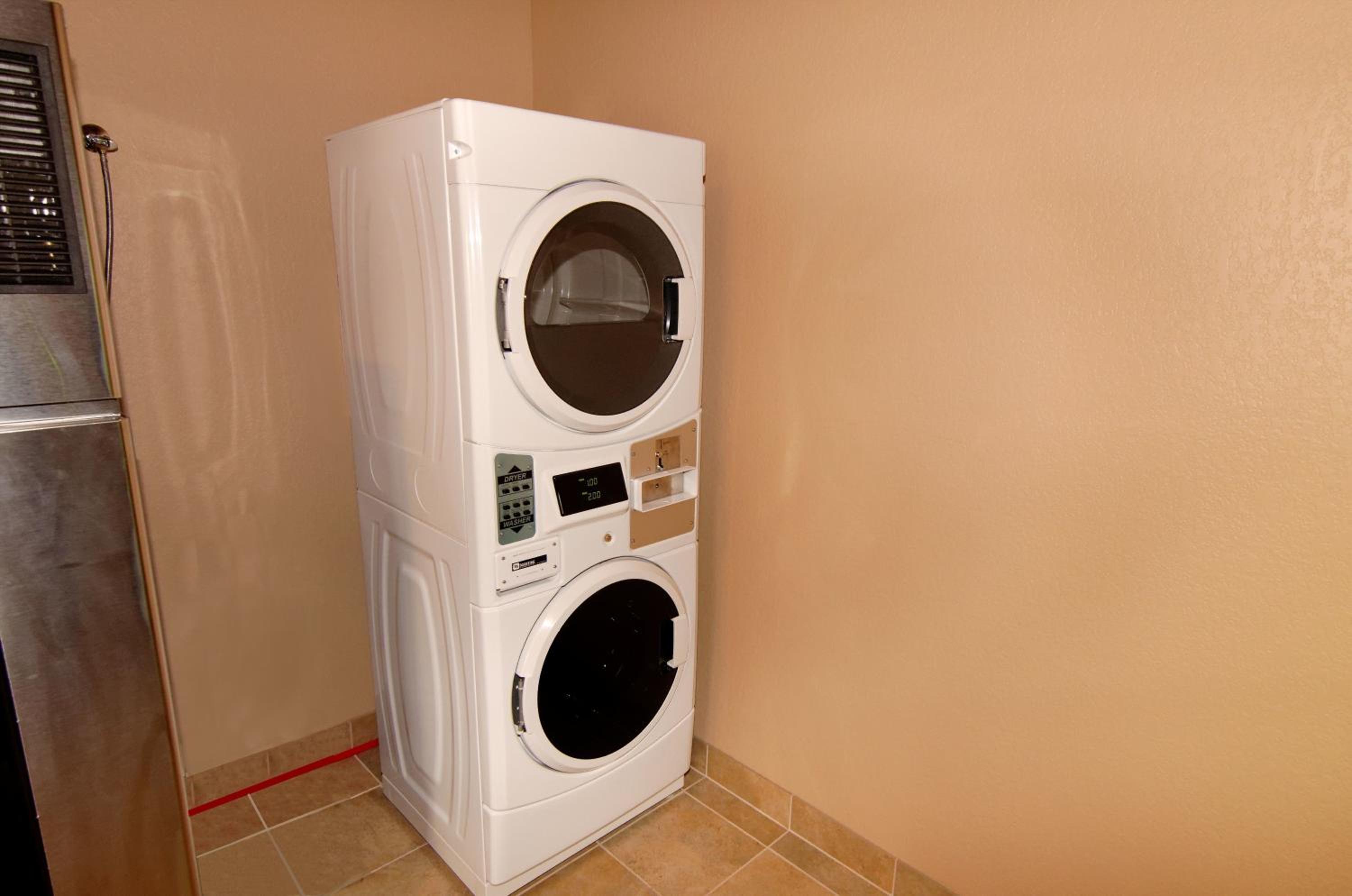 Cobblestone Inn & Suites - Denison | Oak Ridge