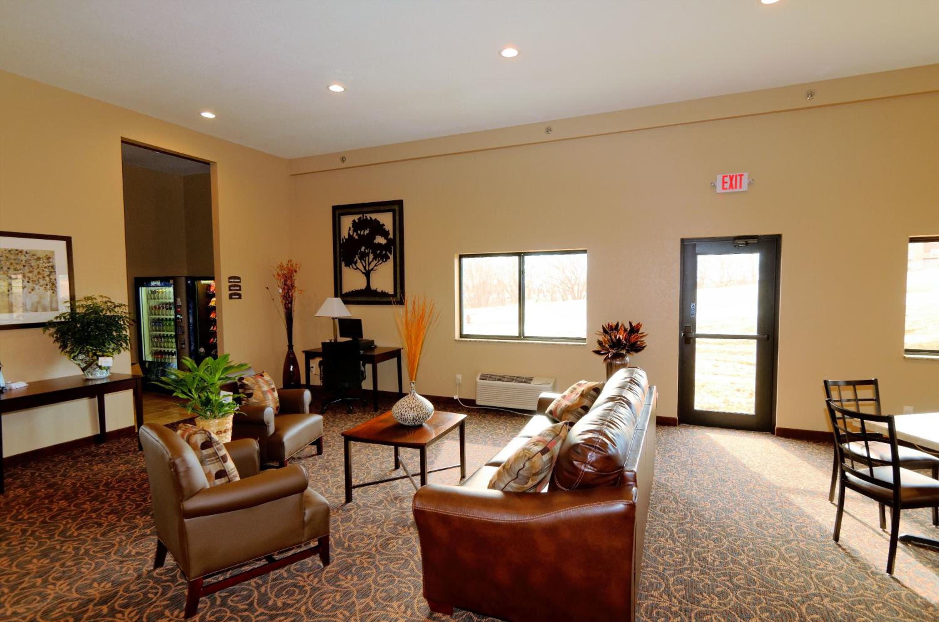 Cobblestone Inn & Suites - Denison | Oak Ridge