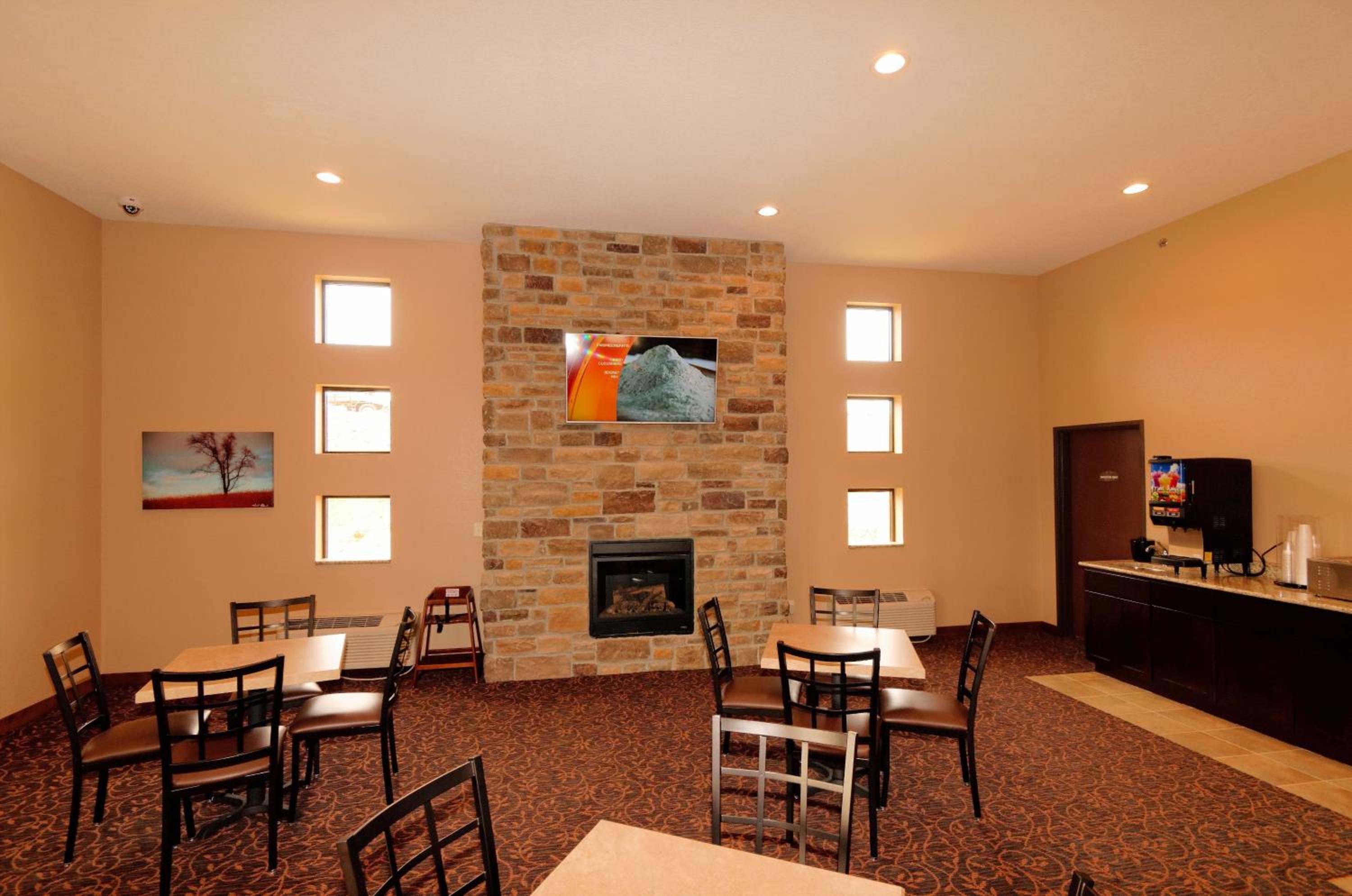 Cobblestone Inn & Suites - Denison | Oak Ridge