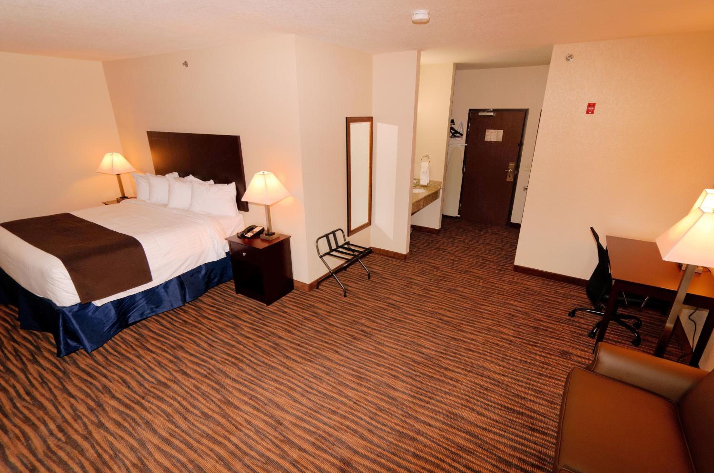 Cobblestone Inn & Suites - Denison | Oak Ridge