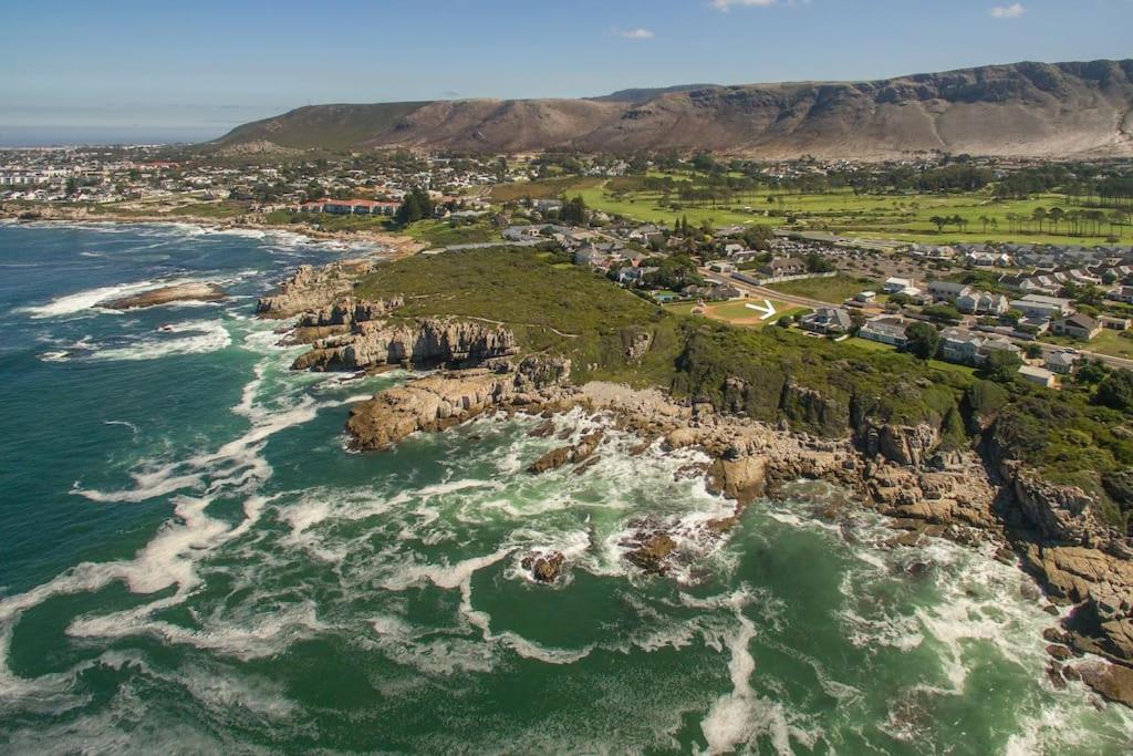 Wild Waters at Kraal Rock on the cliffs in Hermanus view 2