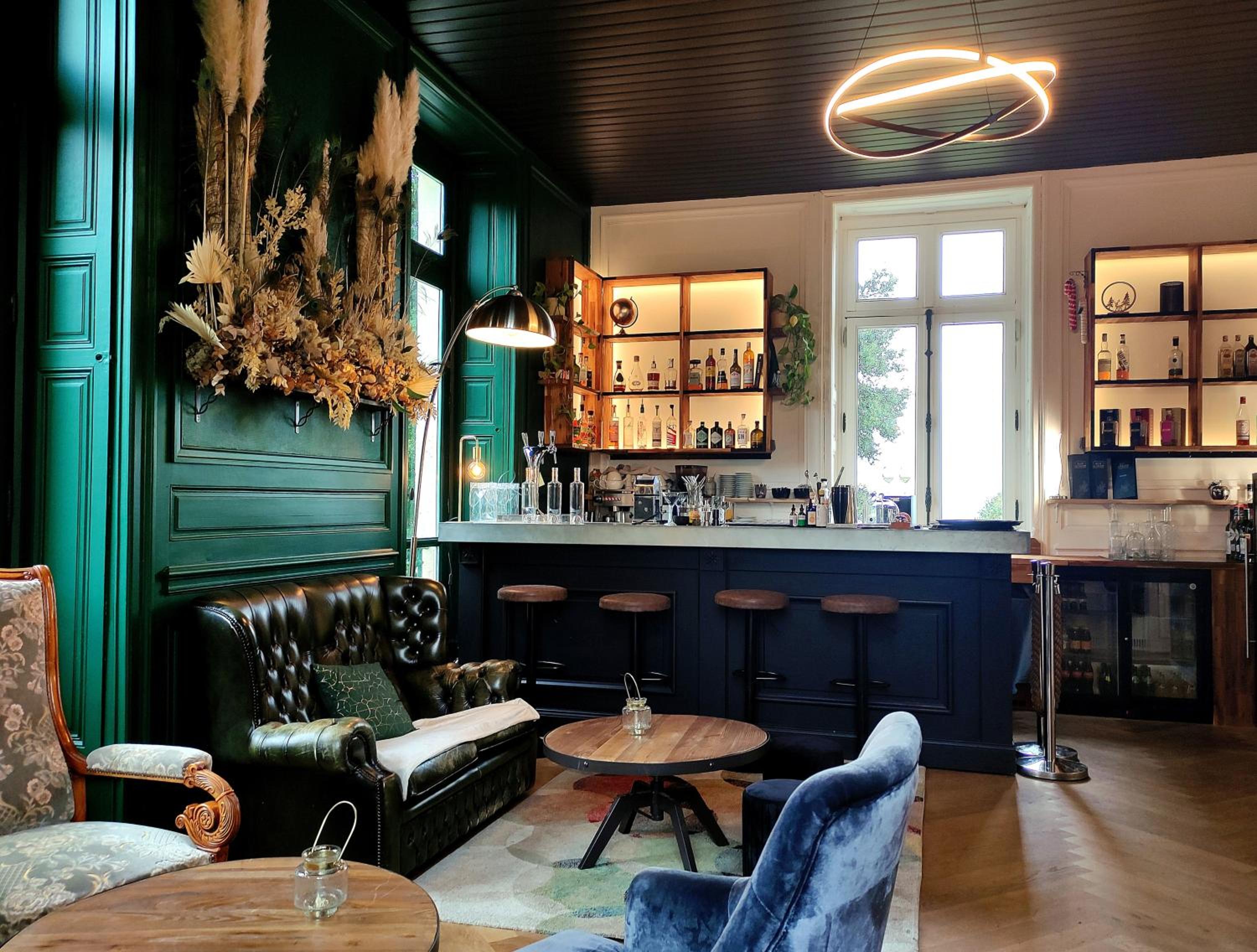 bar
