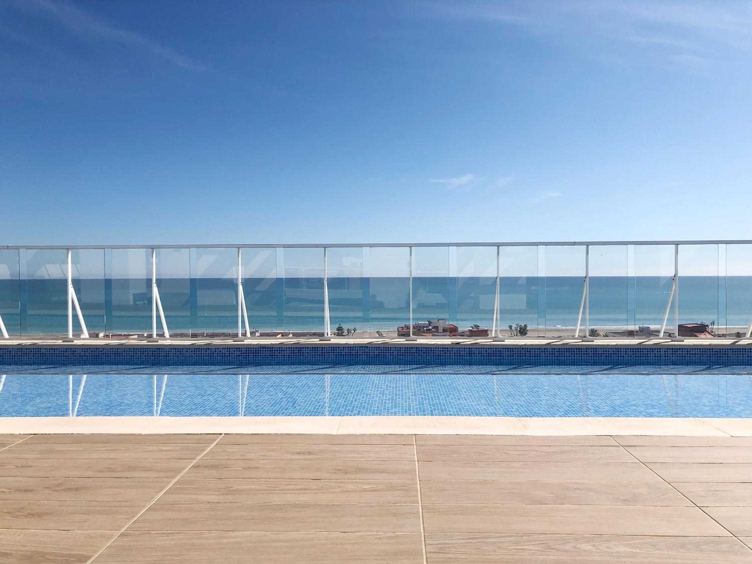 Global Properties, Moderno apartamento con terraza y vistas al mar photo 2