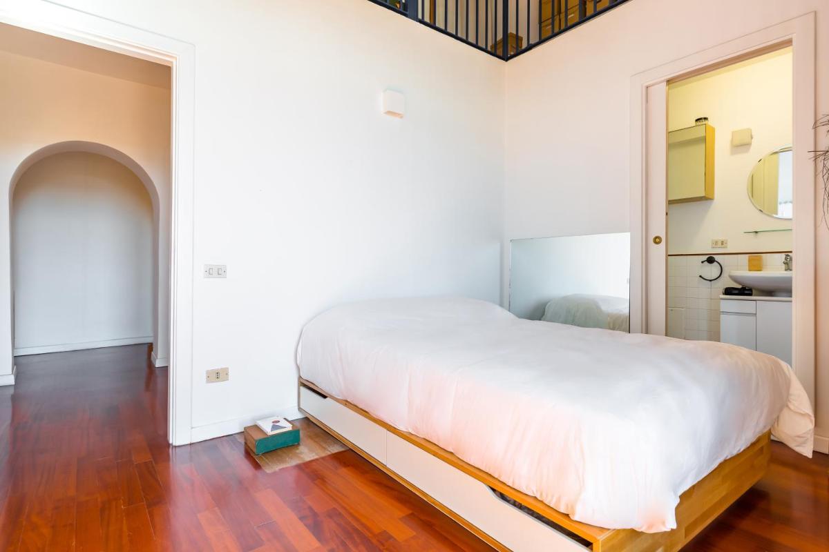 Contemporary Art House with a view by Napoliapartments