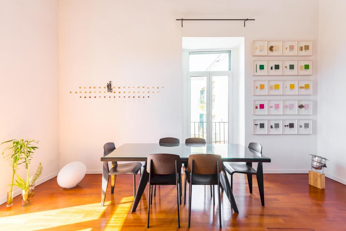 Contemporary Art House with a view by Napoliapartments