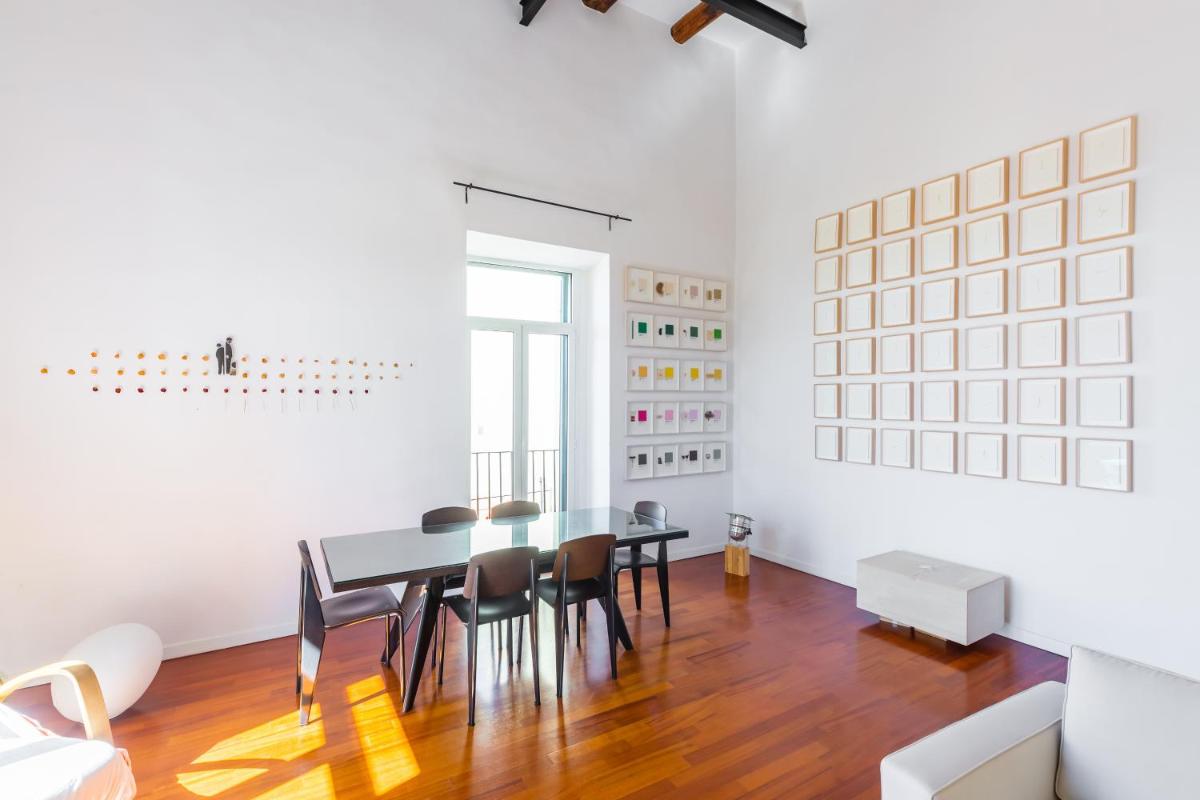 Contemporary Art House with a view by Napoliapartments