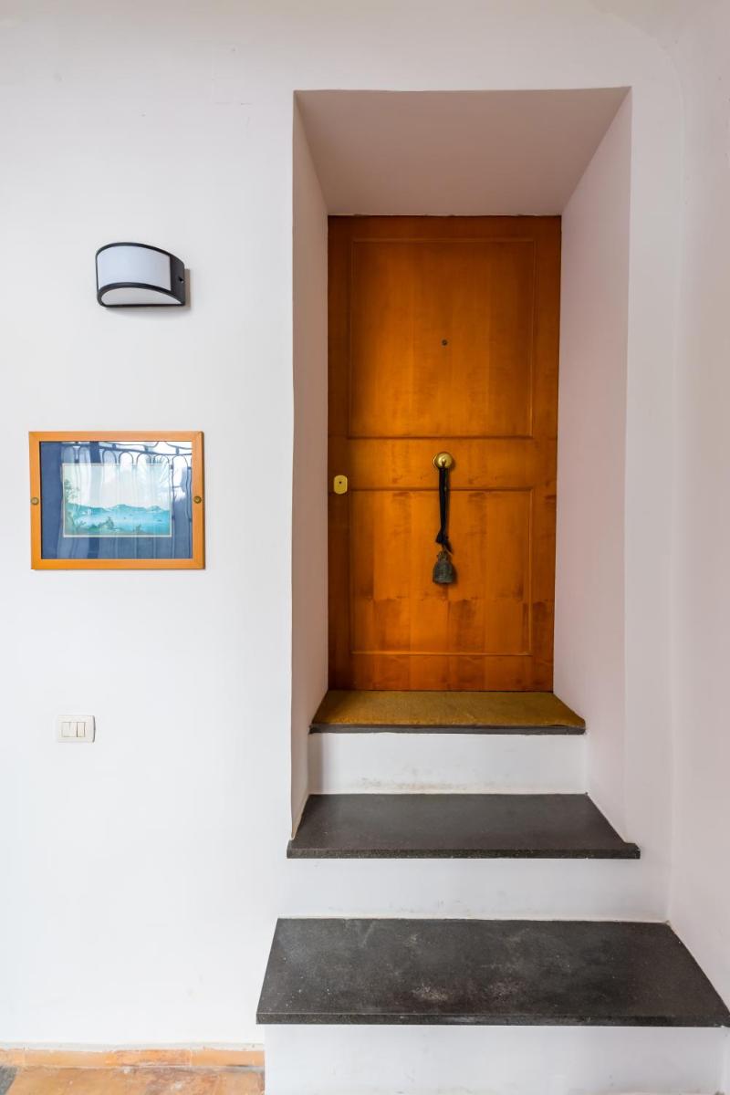 Contemporary Art House with a view by Napoliapartments