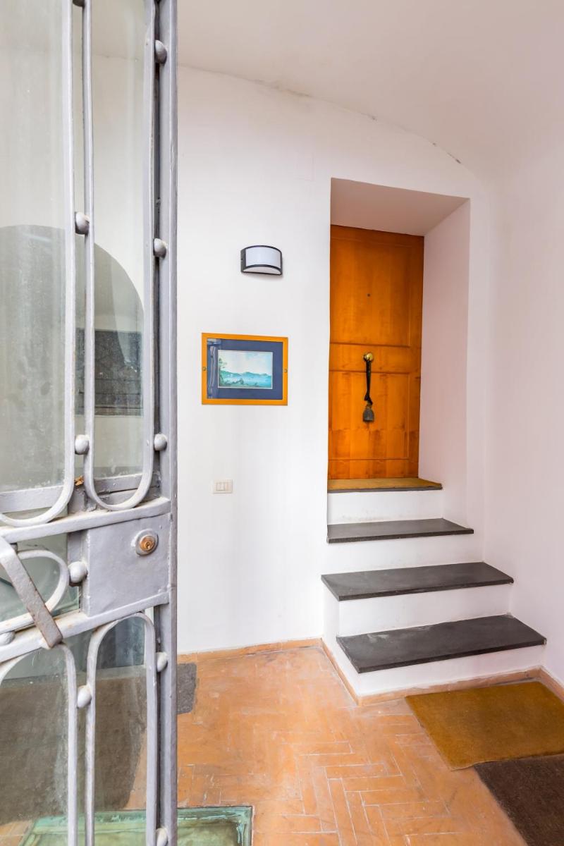 Contemporary Art House with a view by Napoliapartments