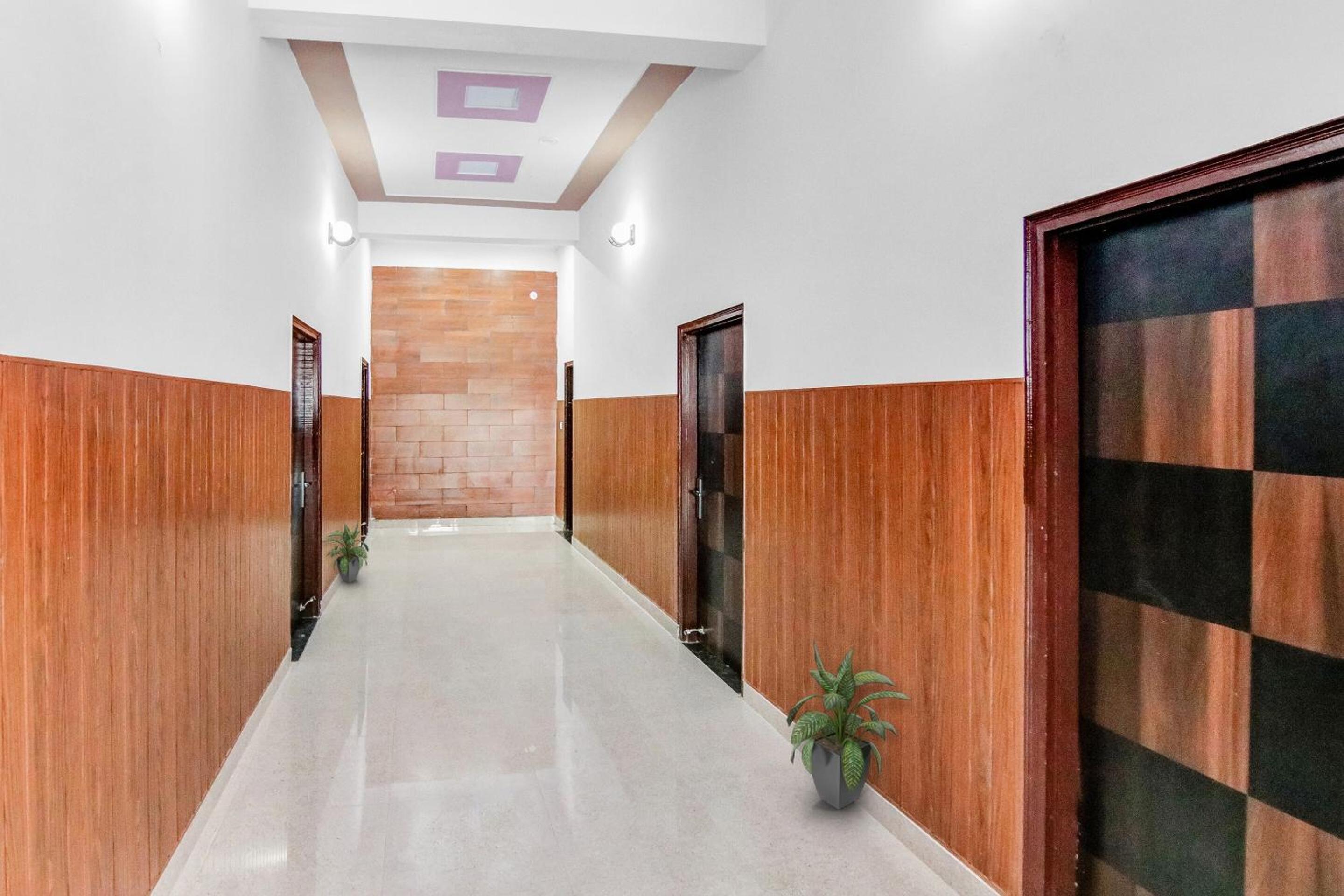 Hotel O Shri Krishna Guest House