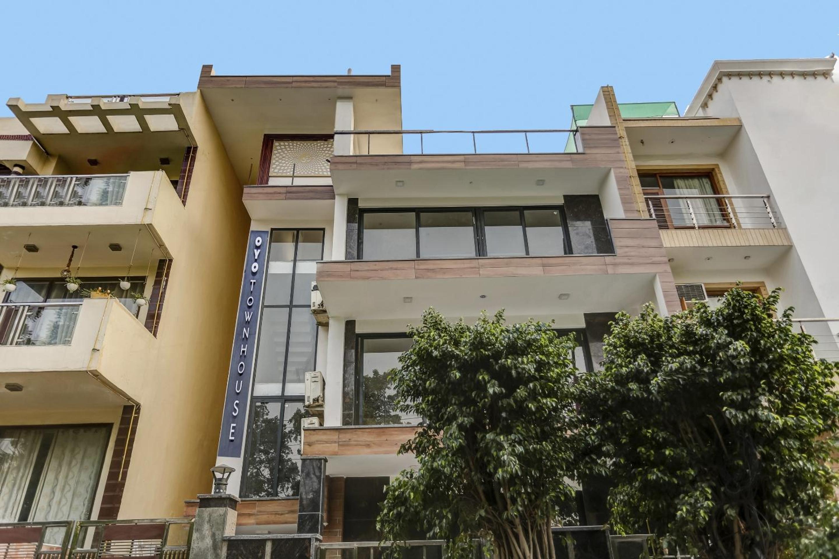 Townhouse Metro Inn Residency Near ISKCON Temple Noida view 2