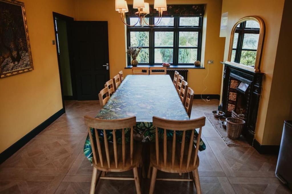 Beautiful 5 bedroom house with hot tub & fire pit view 3
