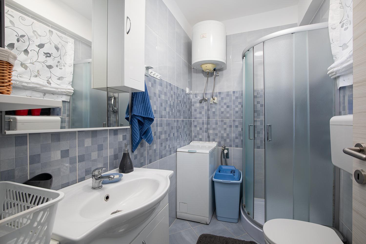SEA VIEW apartment with FREE parking view 5