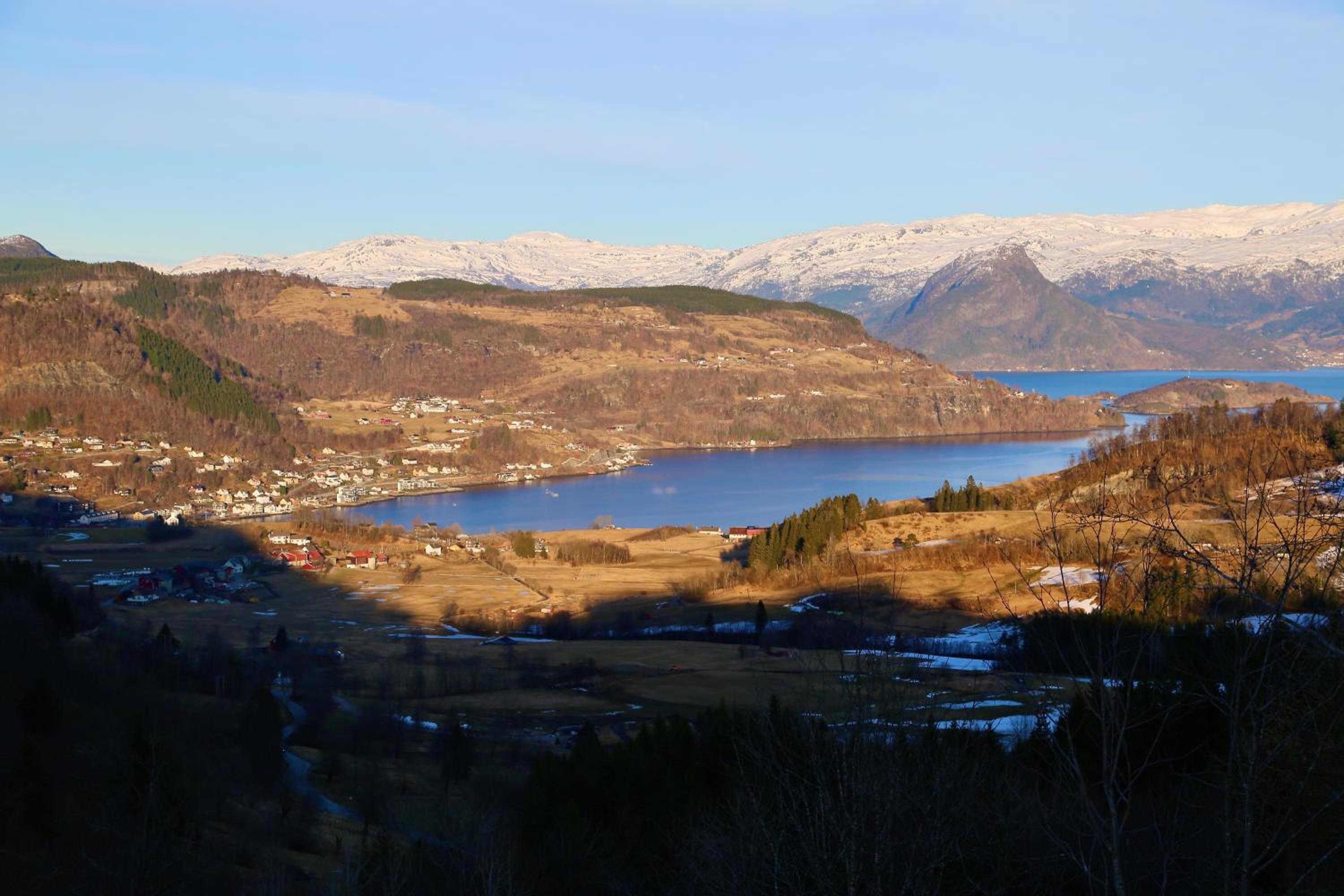 Hardangerfjord View - luxury fjord-side holiday home