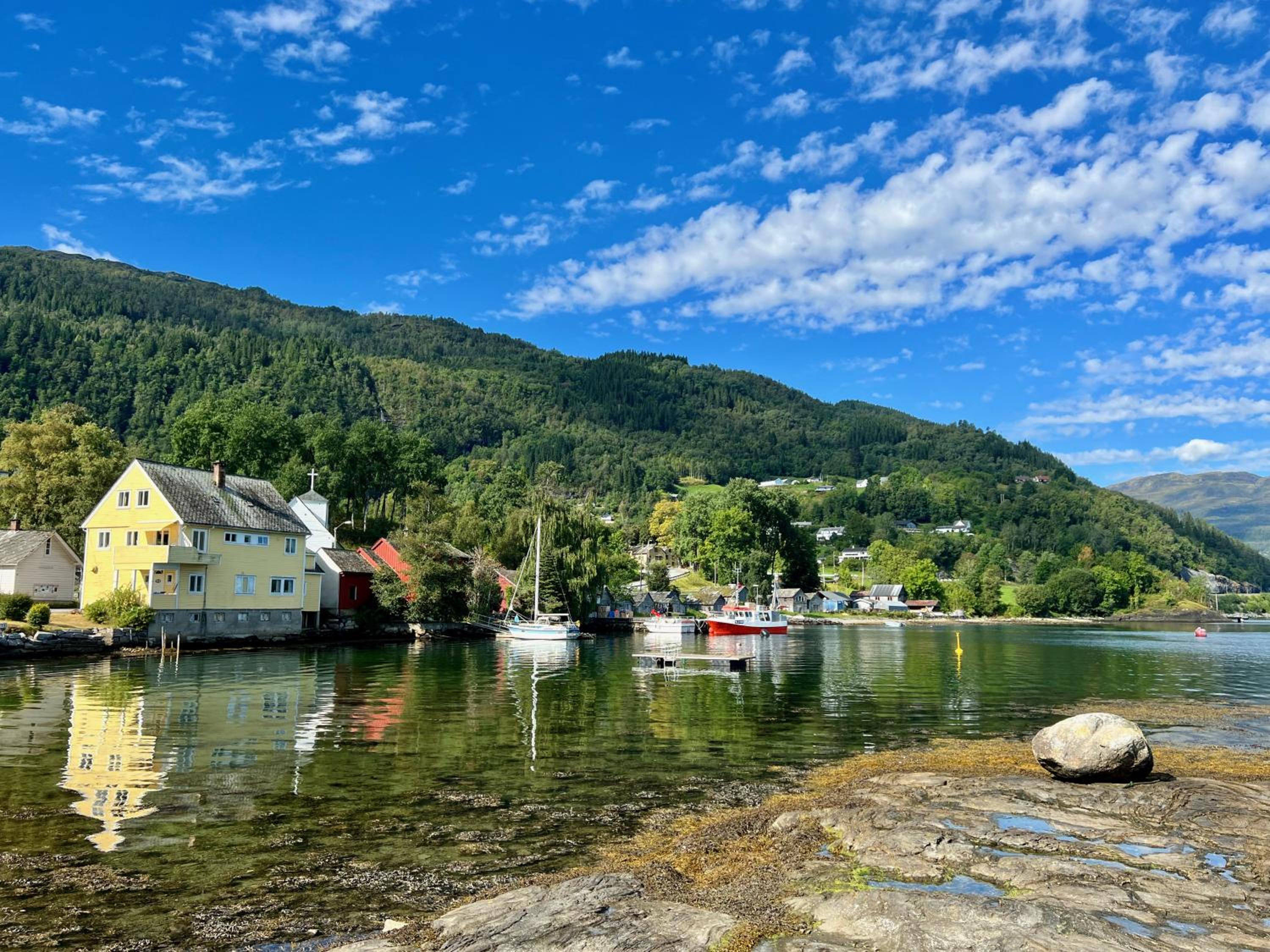 Hardangerfjord View - luxury fjord-side holiday home