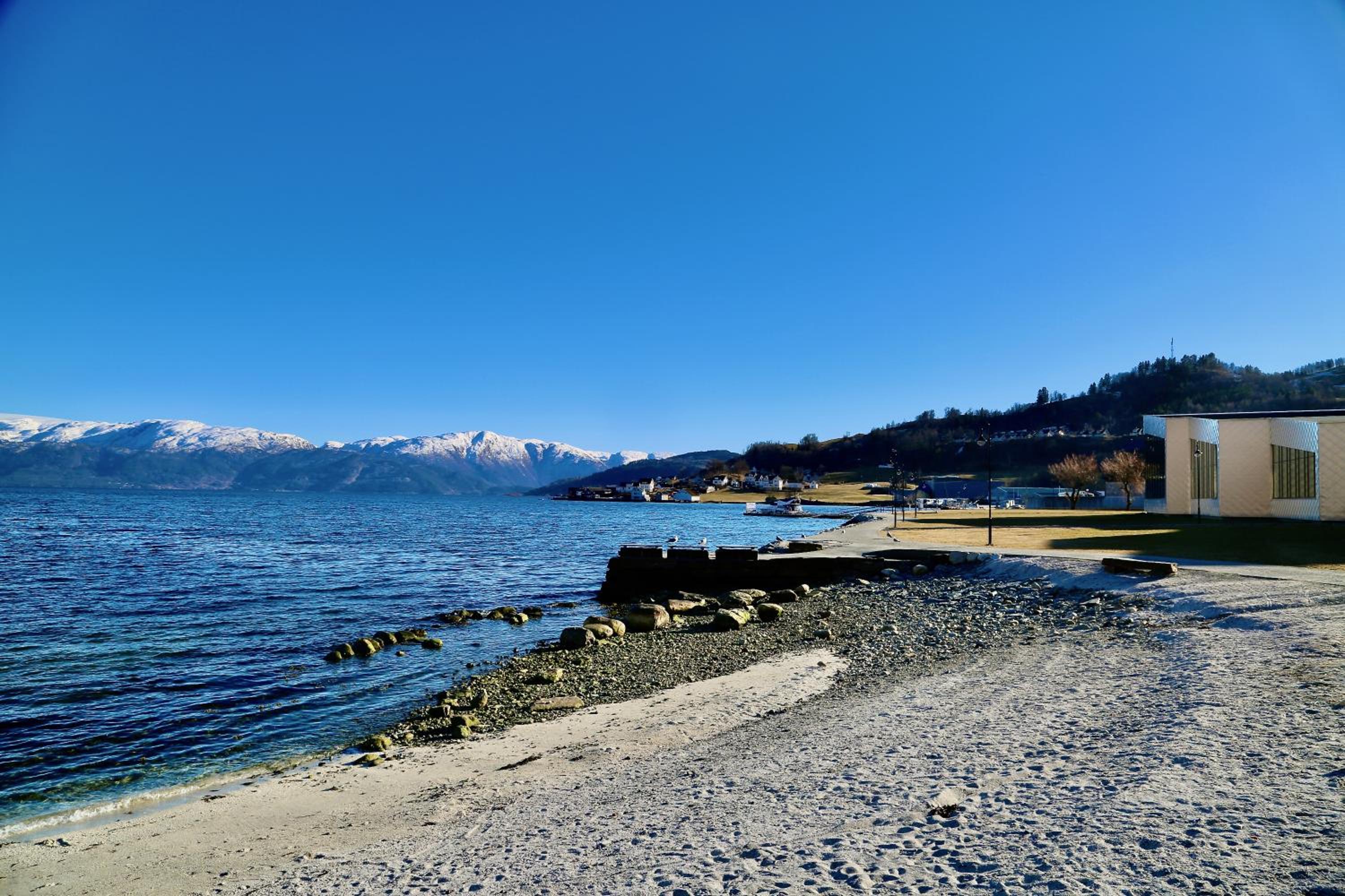 Hardangerfjord View - luxury fjord-side holiday home
