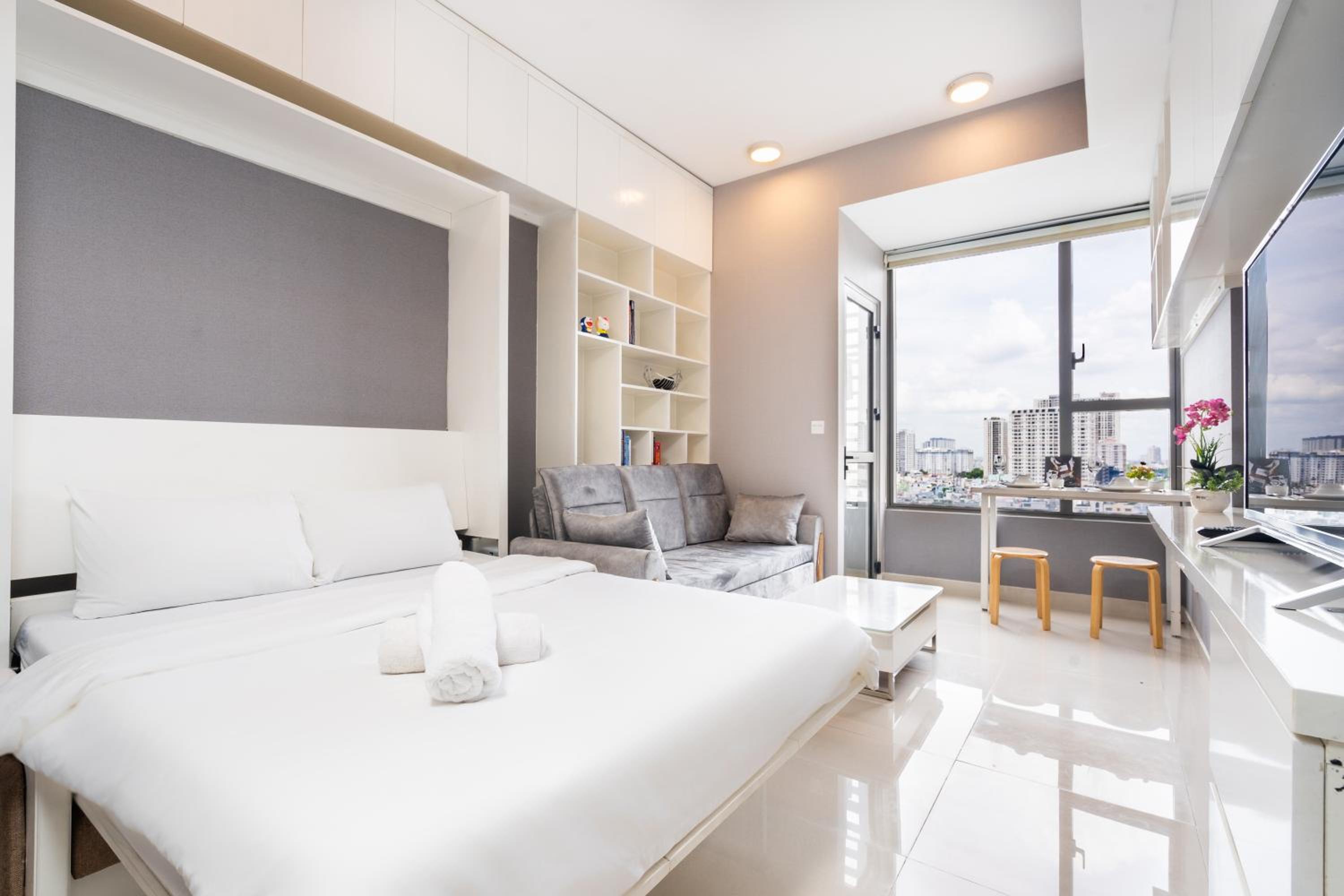 Saigon Home Apartment - Infinity Pool