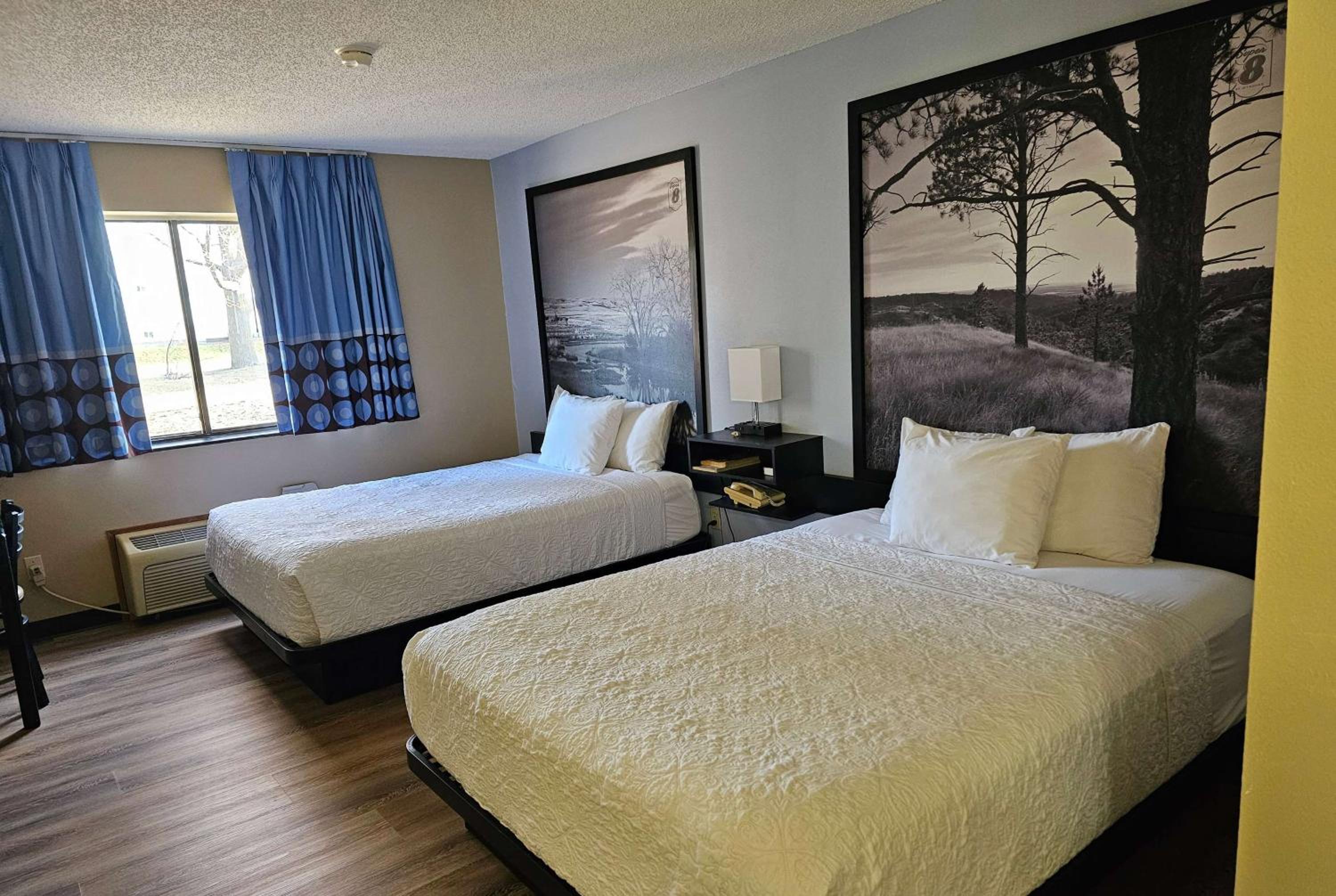 Super 8 by Wyndham Estherville view 5