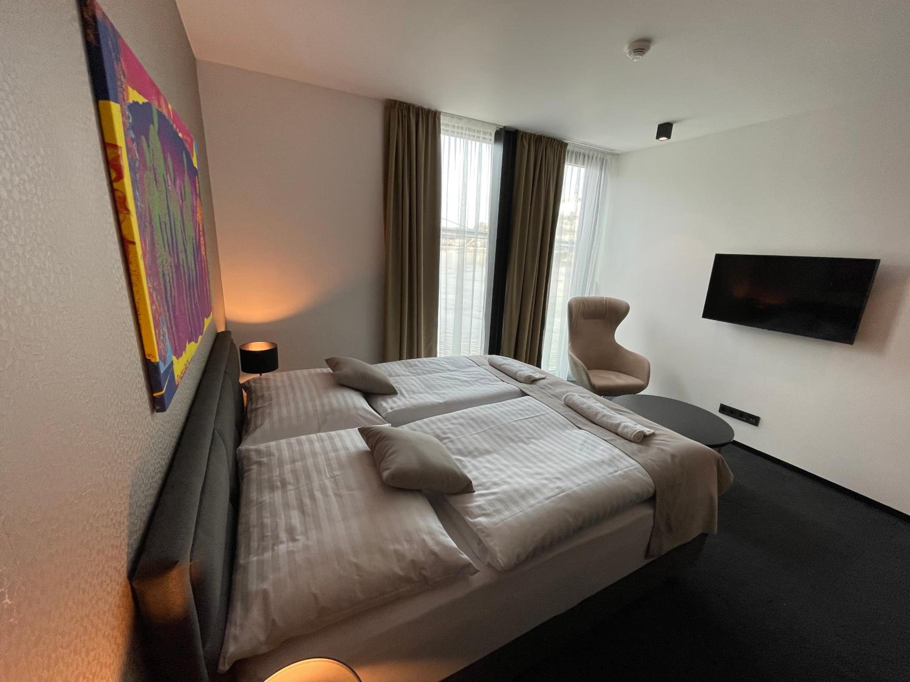 Ponton Rooms view 5