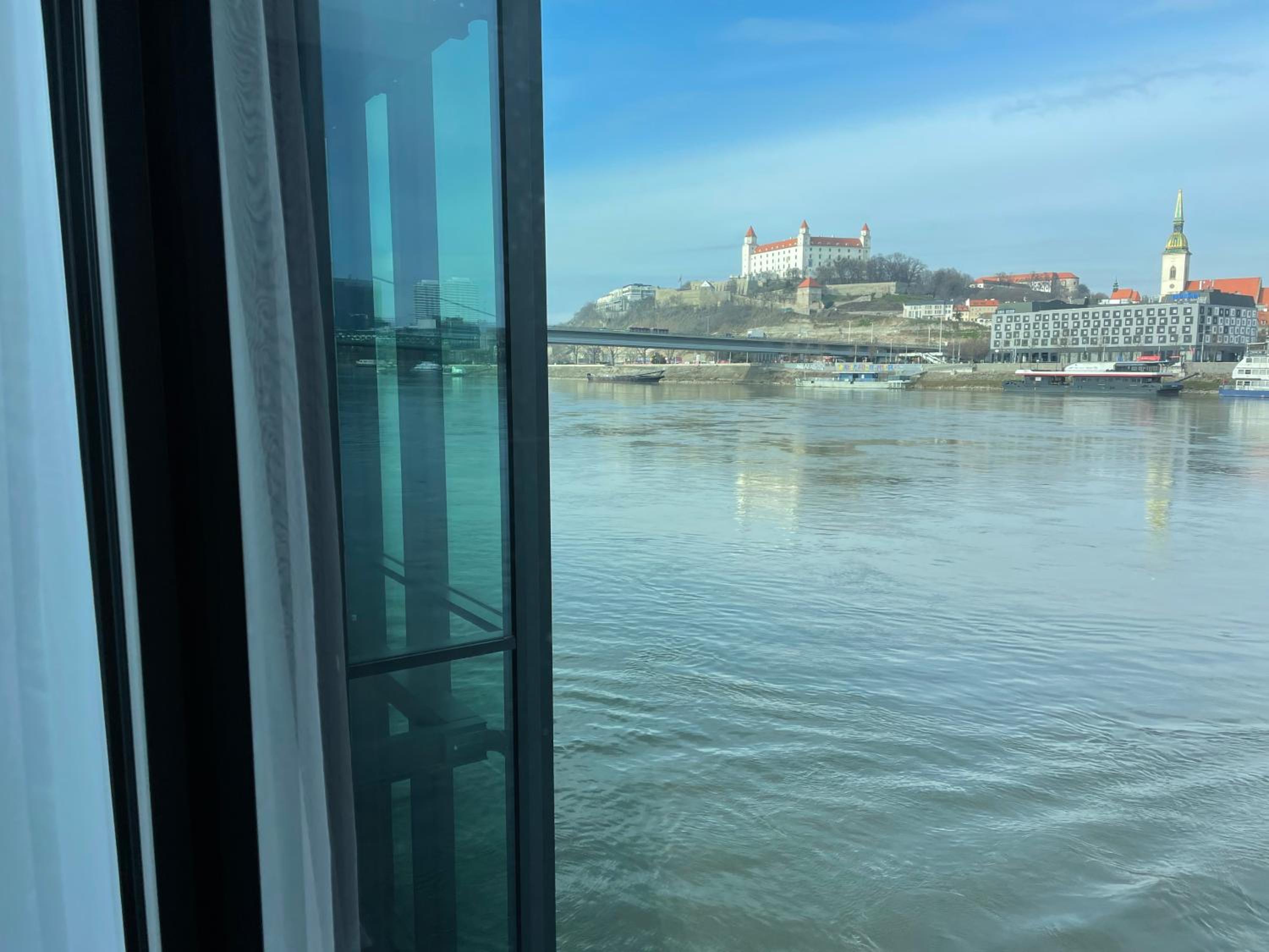 Ponton Rooms view 4