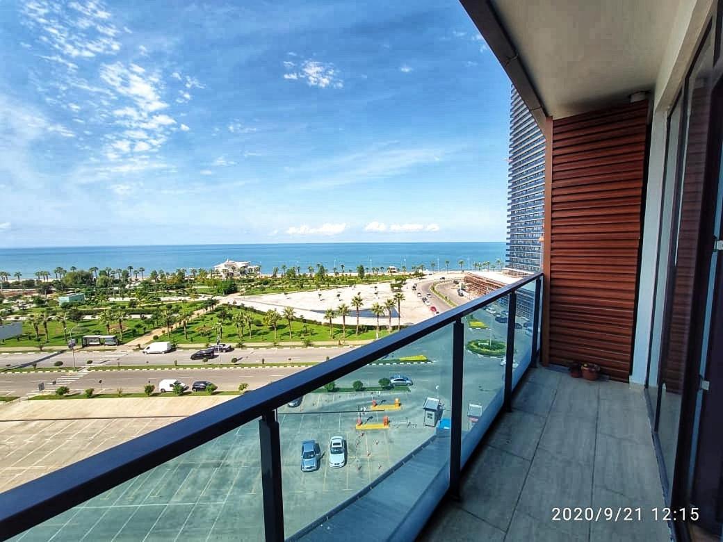 Sea View Metro City Apartment view 5