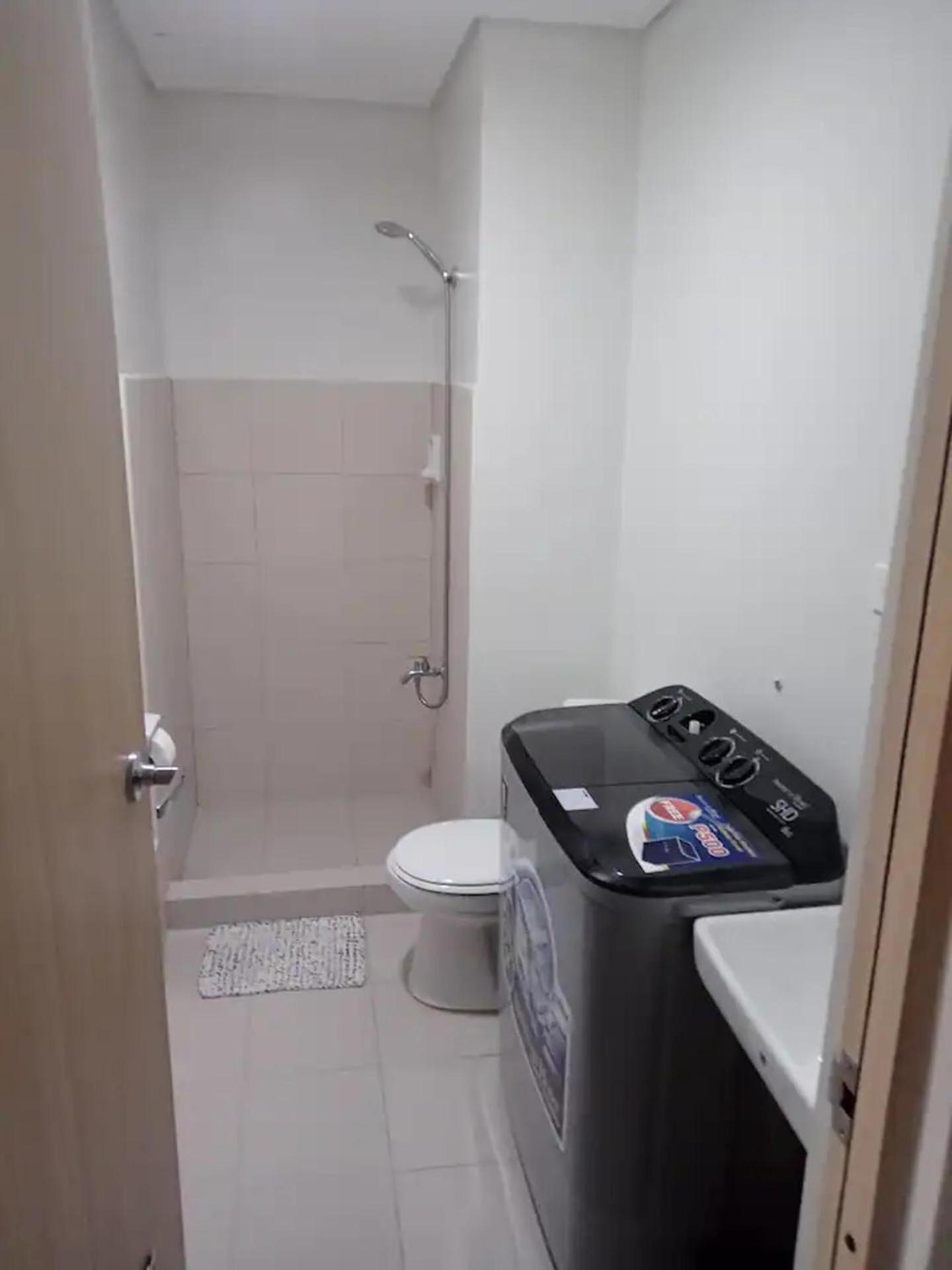Impeccable 2-Bed Apartment in Quezon City view 4