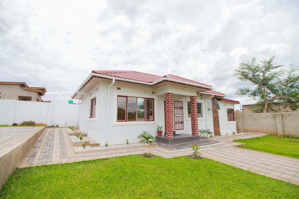 Banjii's Cottage view 4