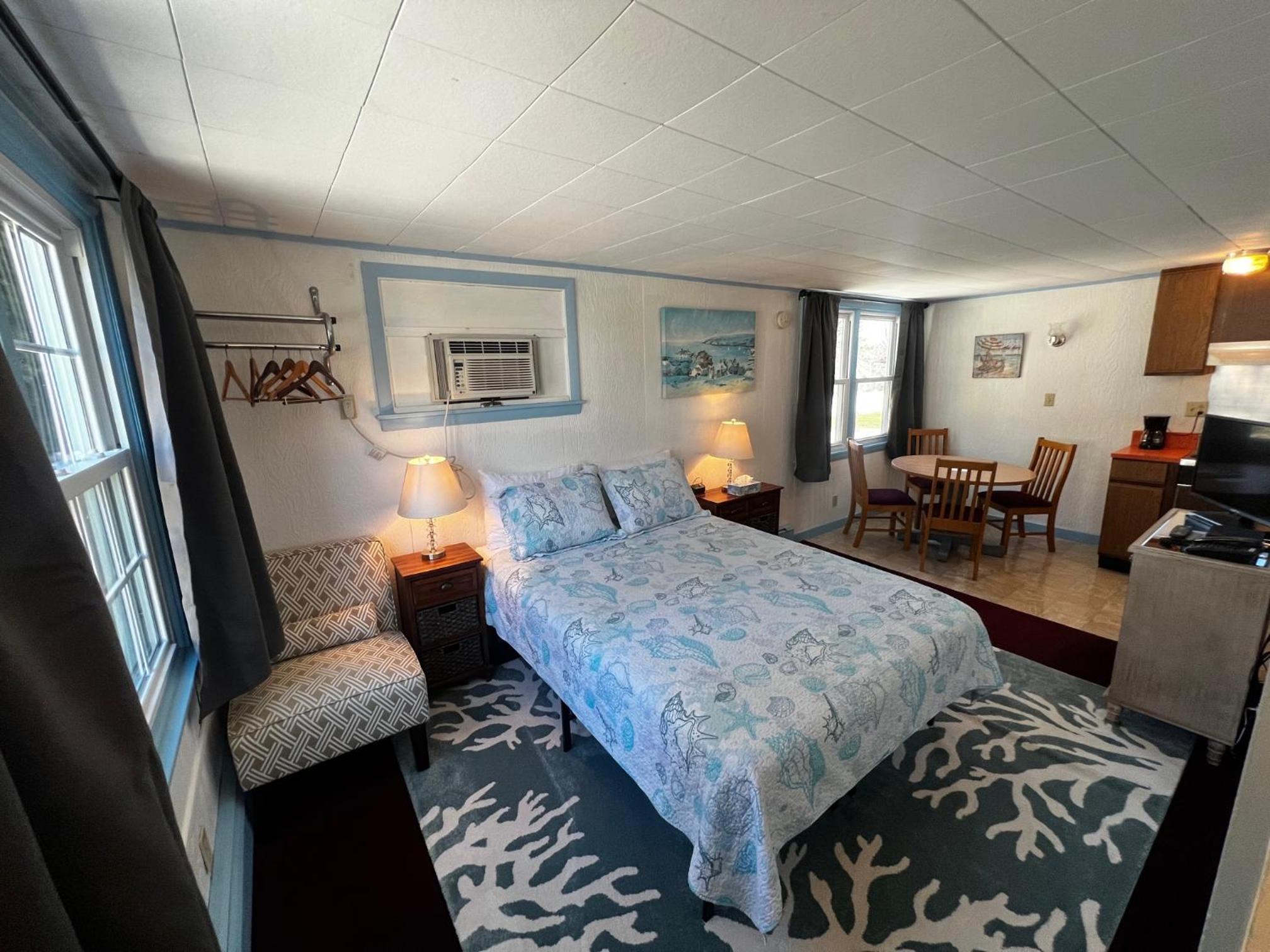 Claddagh Motel & Suites