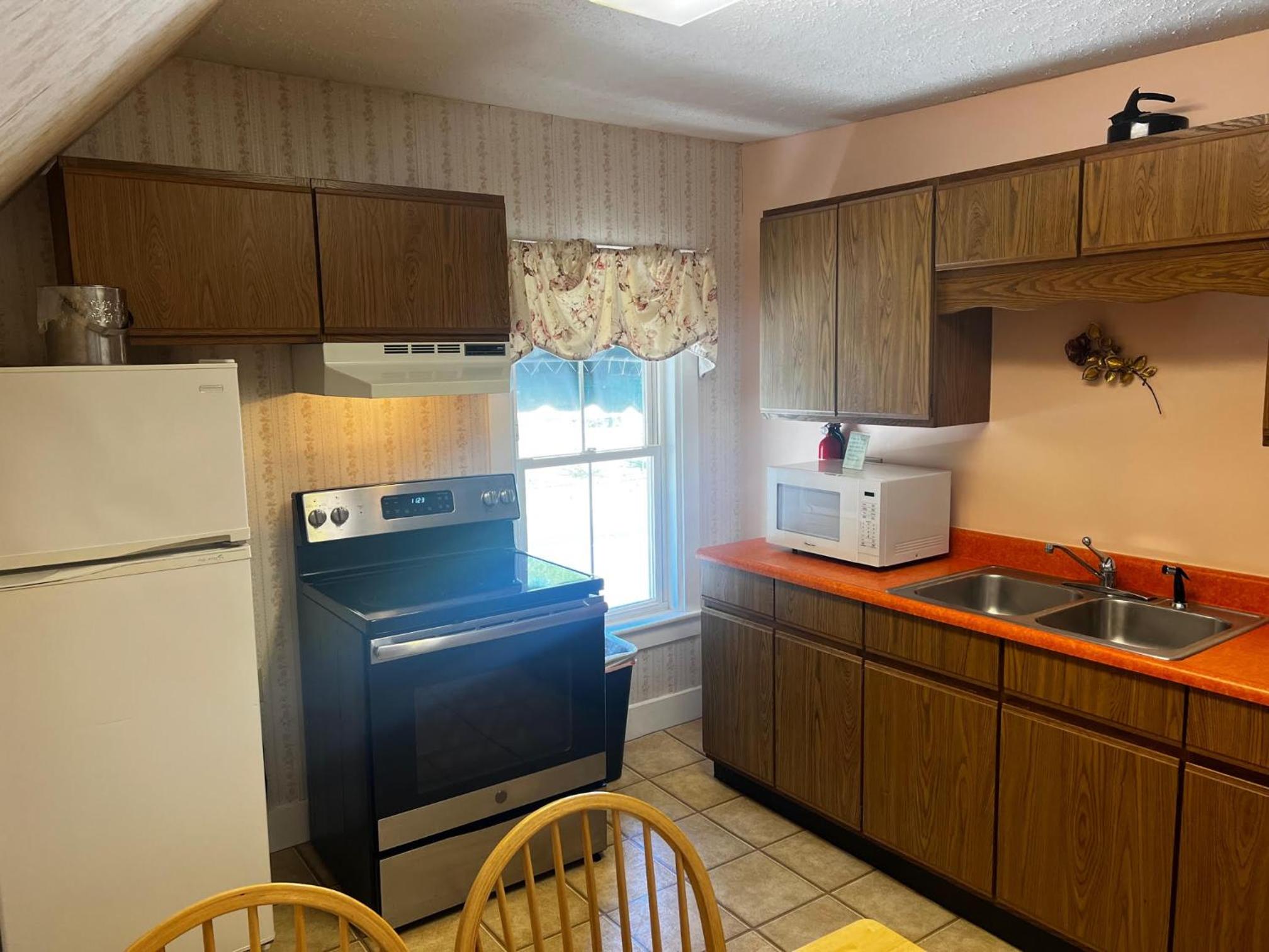 Claddagh Motel & Suites