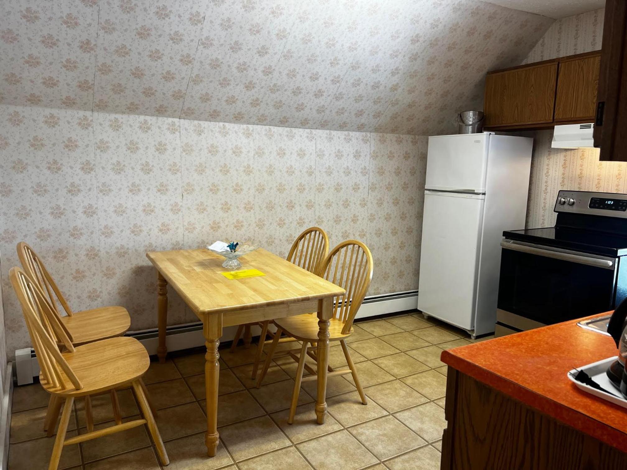 Claddagh Motel & Suites