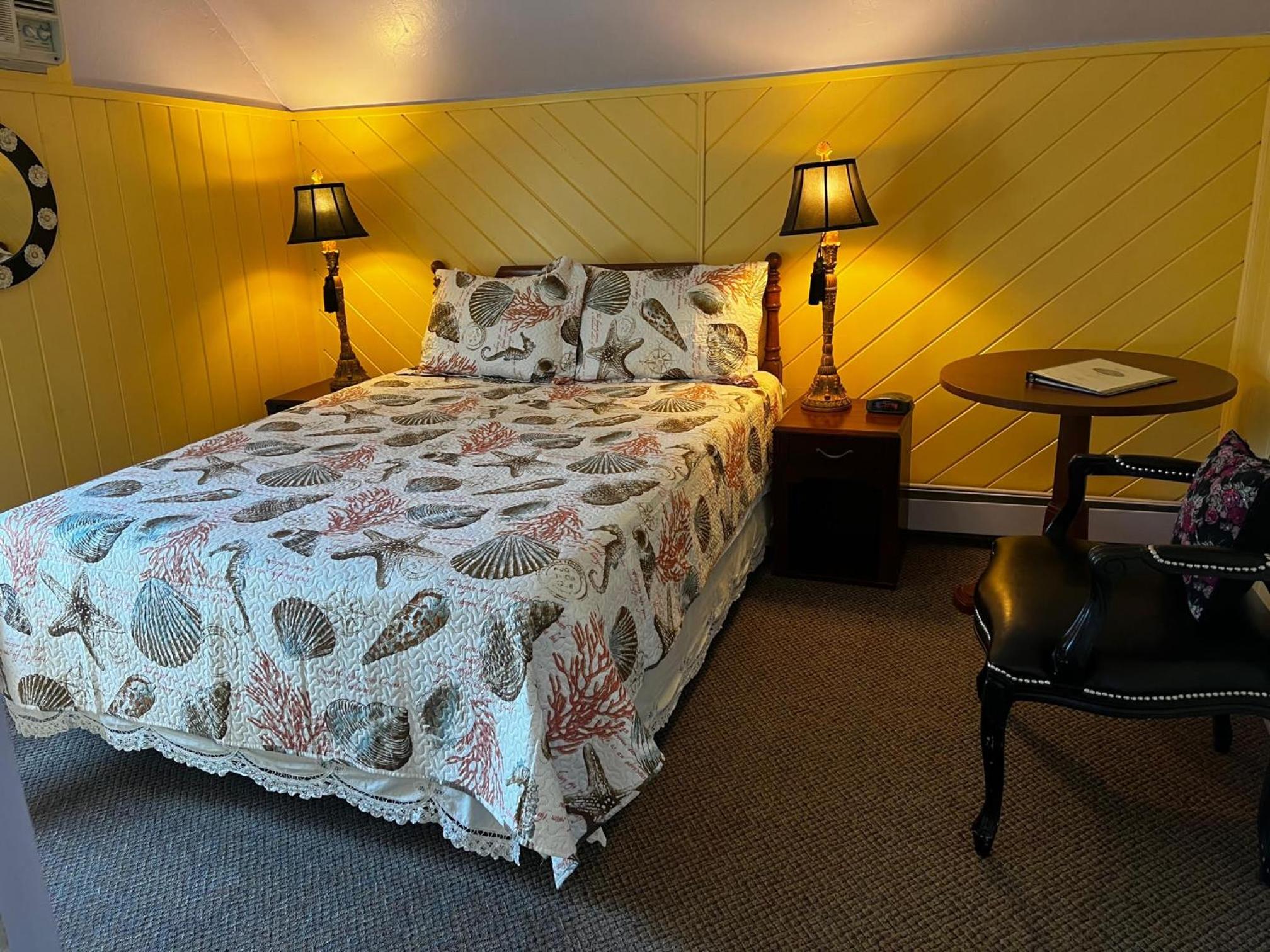 Claddagh Motel & Suites