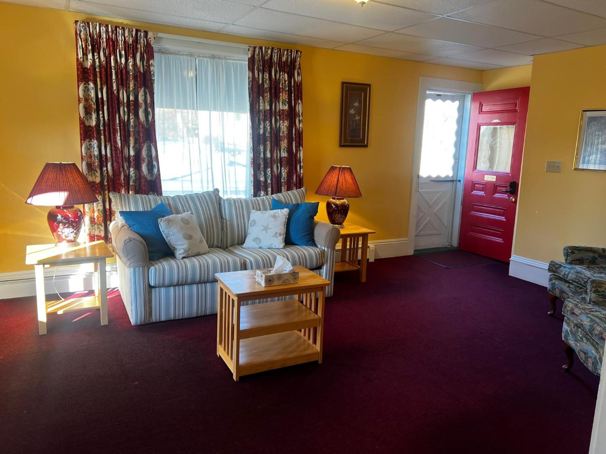Claddagh Motel & Suites