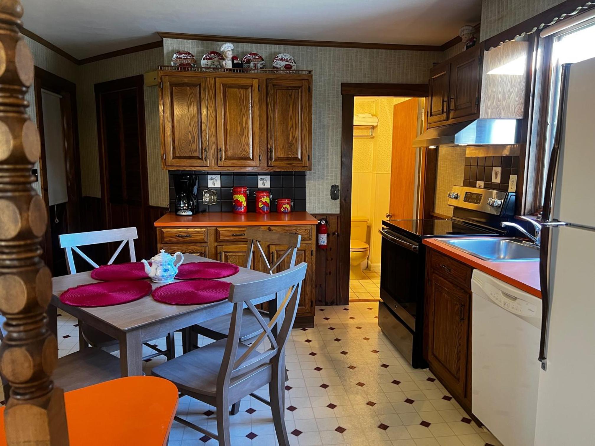 Claddagh Motel & Suites