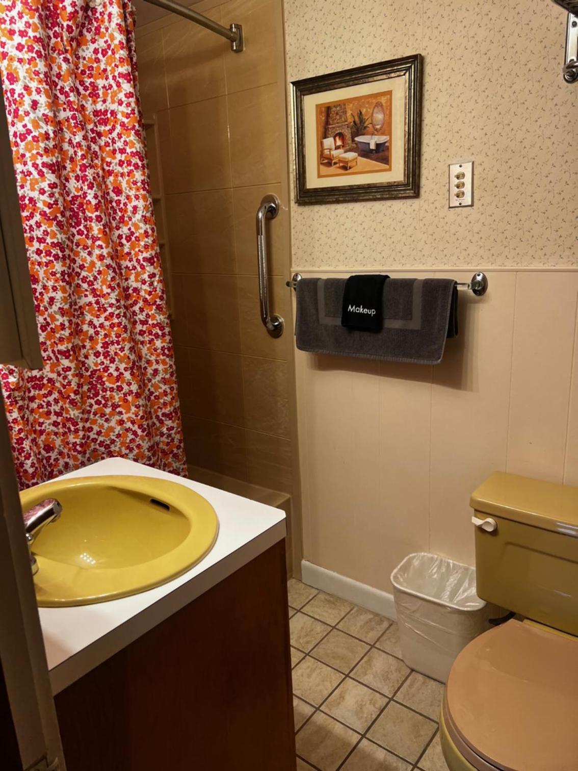 Claddagh Motel & Suites