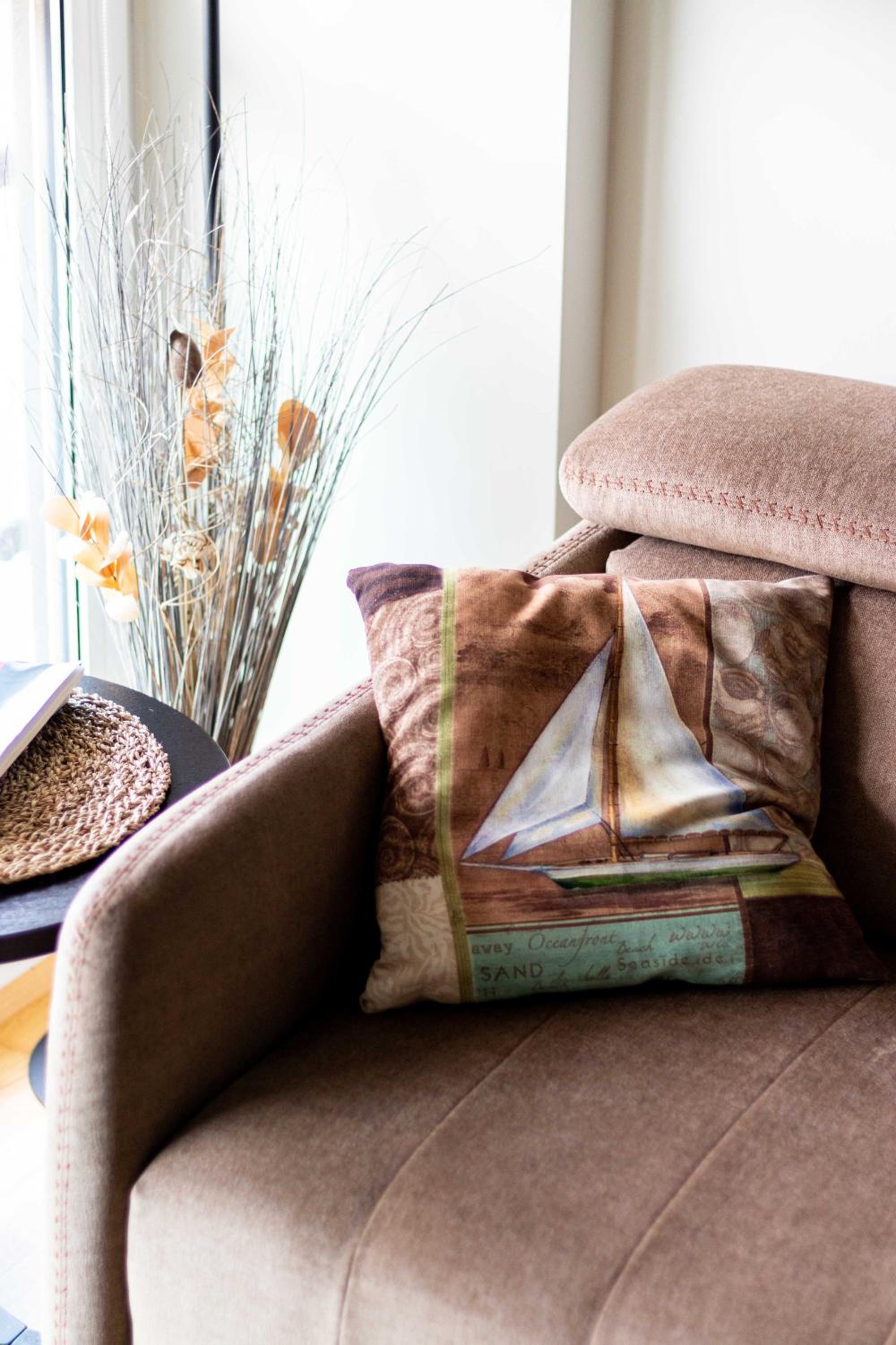 Authentic Peaceful Home Nida, By Cohost