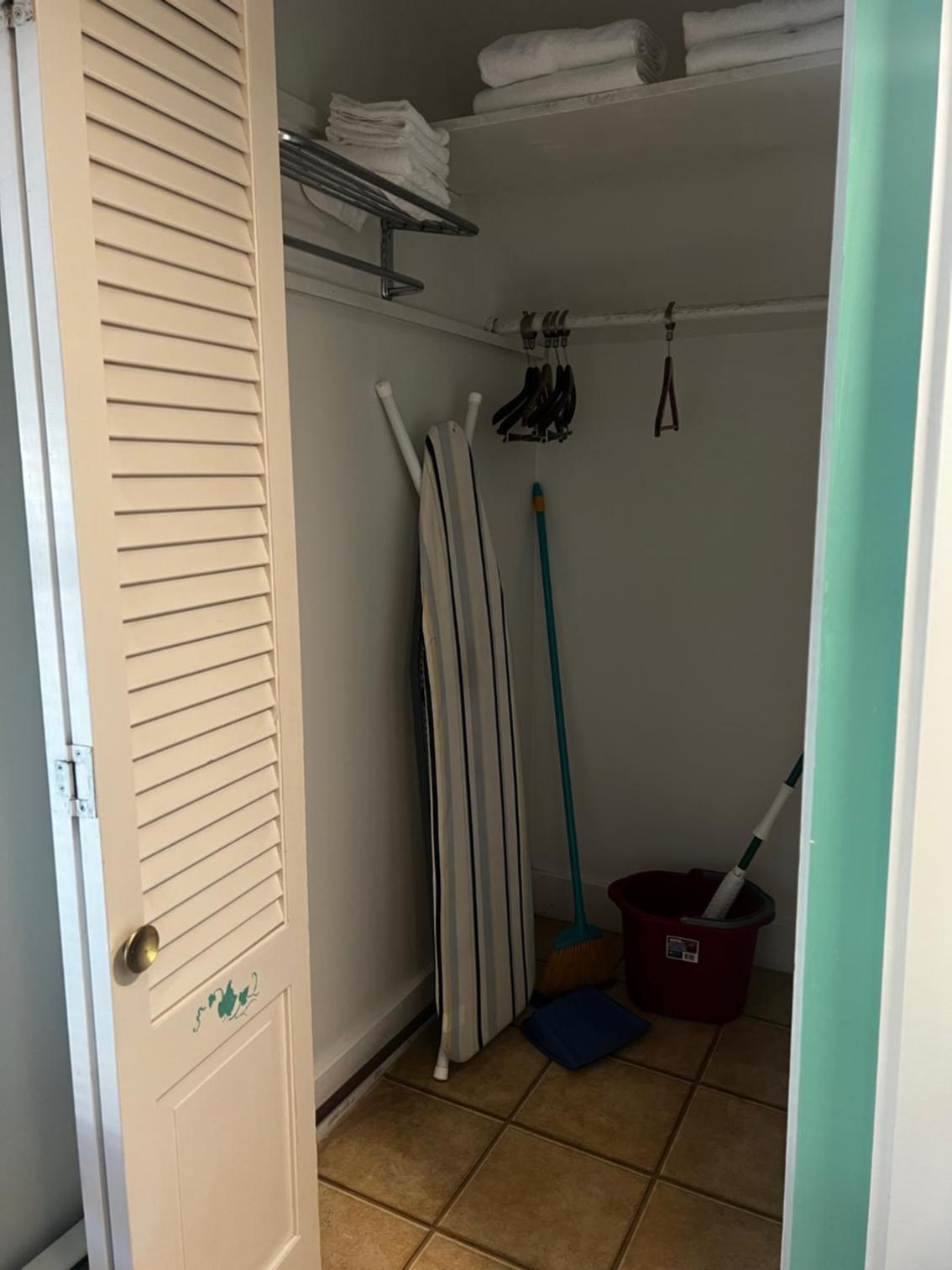 Claddagh Motel & Suites