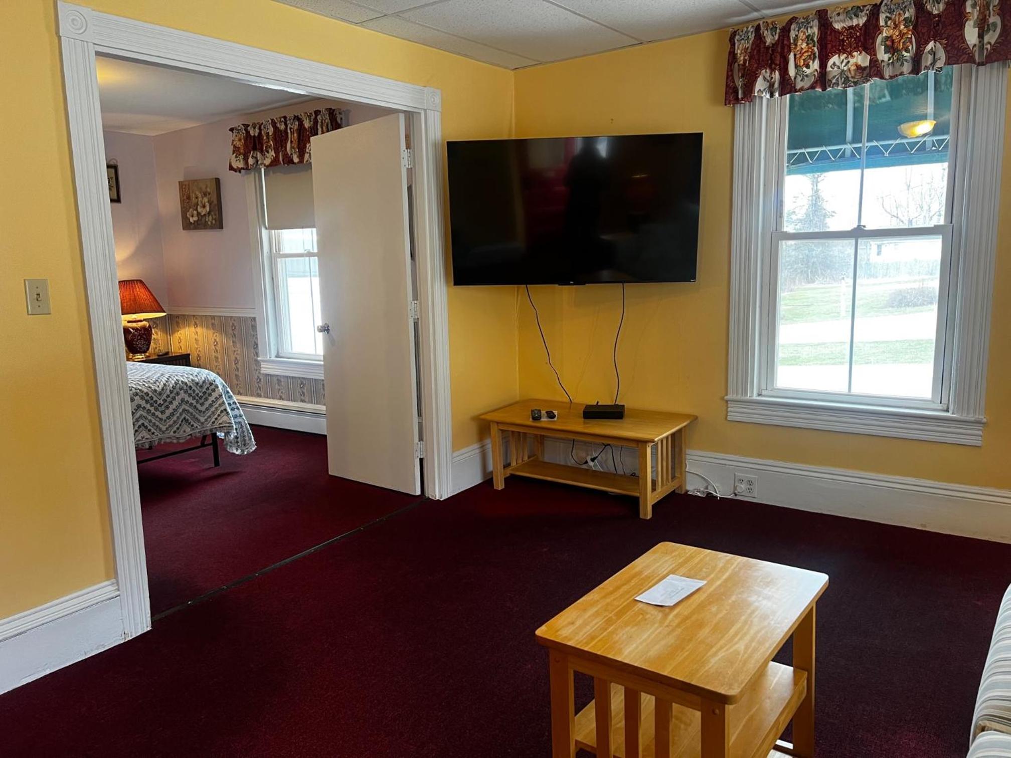 Claddagh Motel & Suites