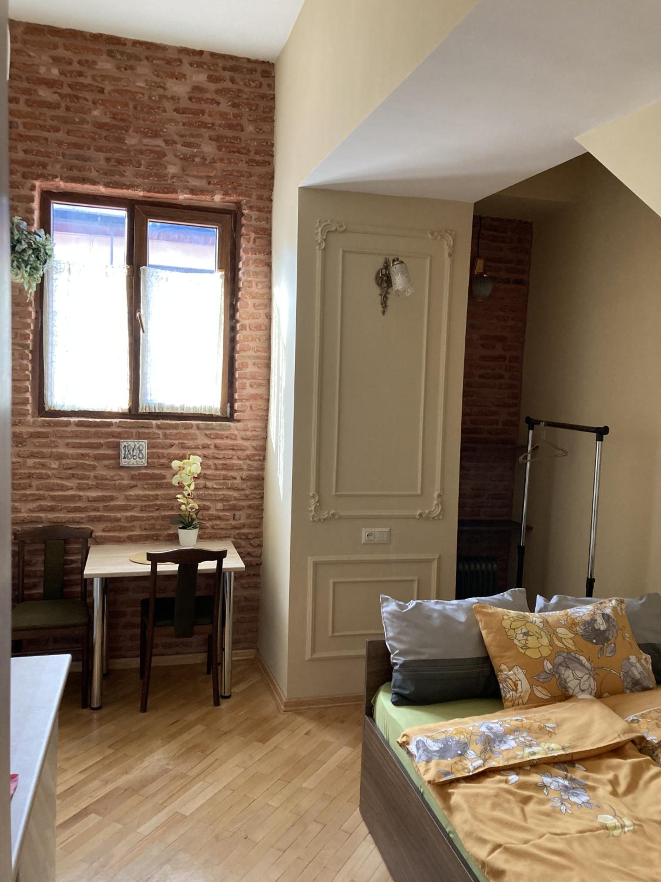 Breakfast included Cozy Apartment Central Location Tbilisi